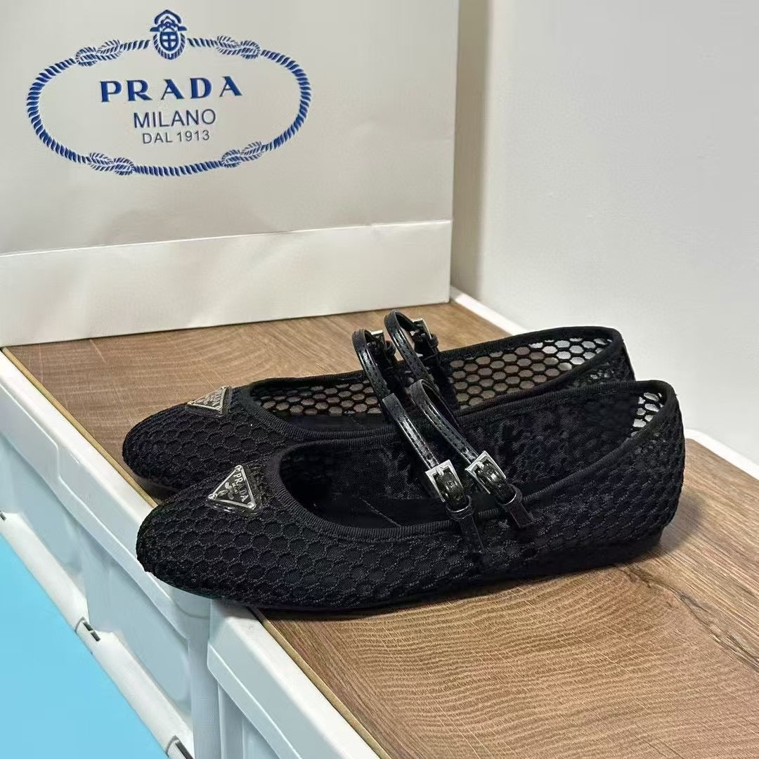 Famous brand shoes ( Pre order )