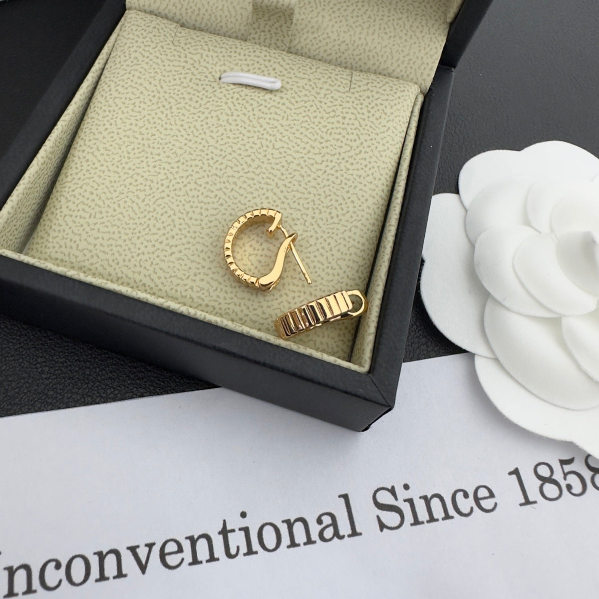 B o u c h e r o n Earrings ( silver & gold )