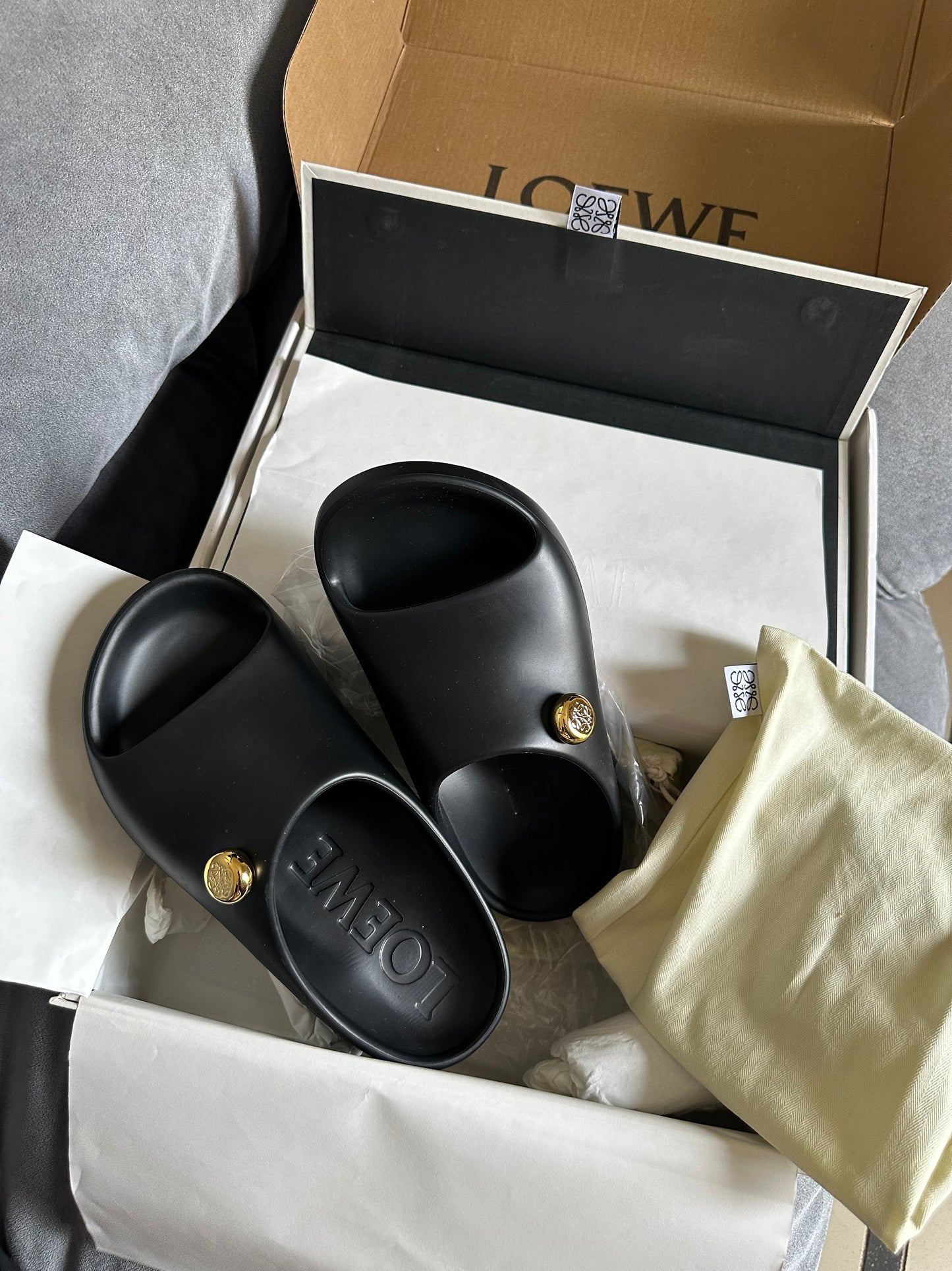 Loewe foam slide ( pre order )