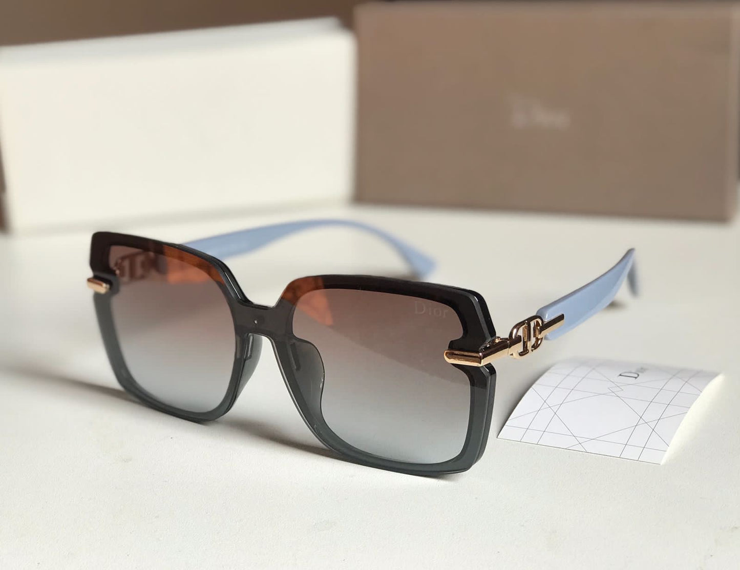 Famous brand sunglasses ( 2 shades )