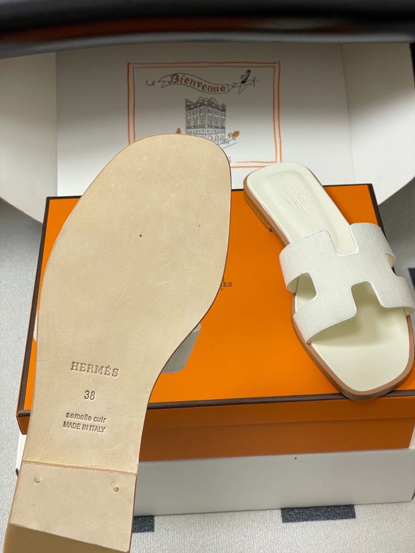 H oran famous brand sandal