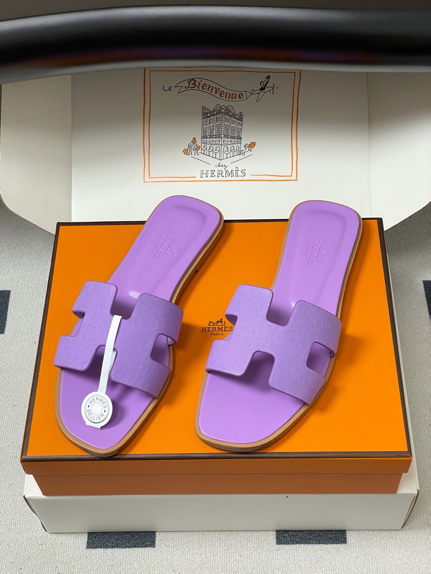 H oran famous brand sandal