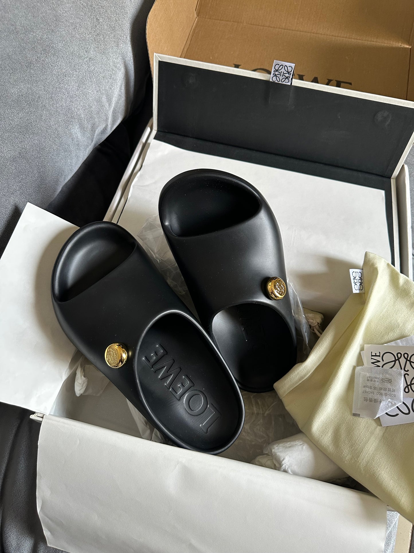 Loewe foam slide ( pre order )