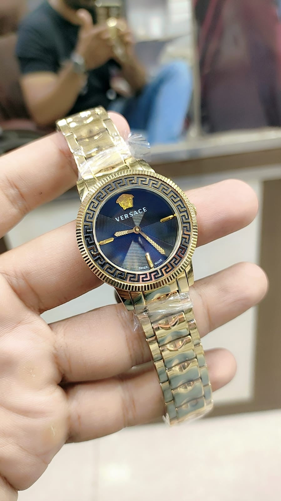 V famous brand watch