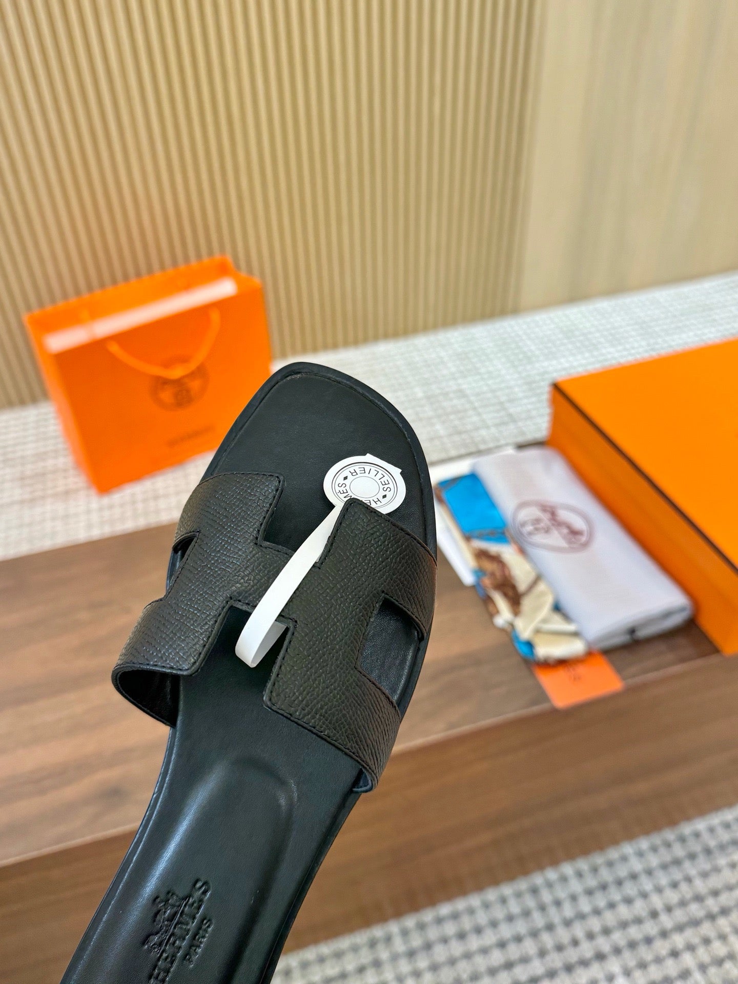 H oran famous brand sandal