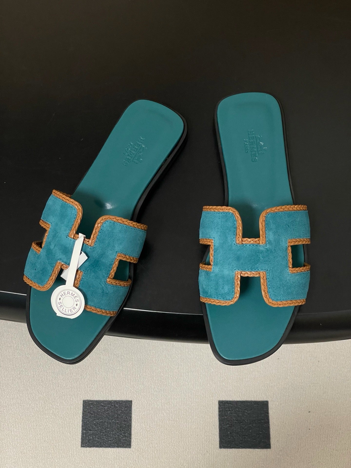H oran famous brand sandal