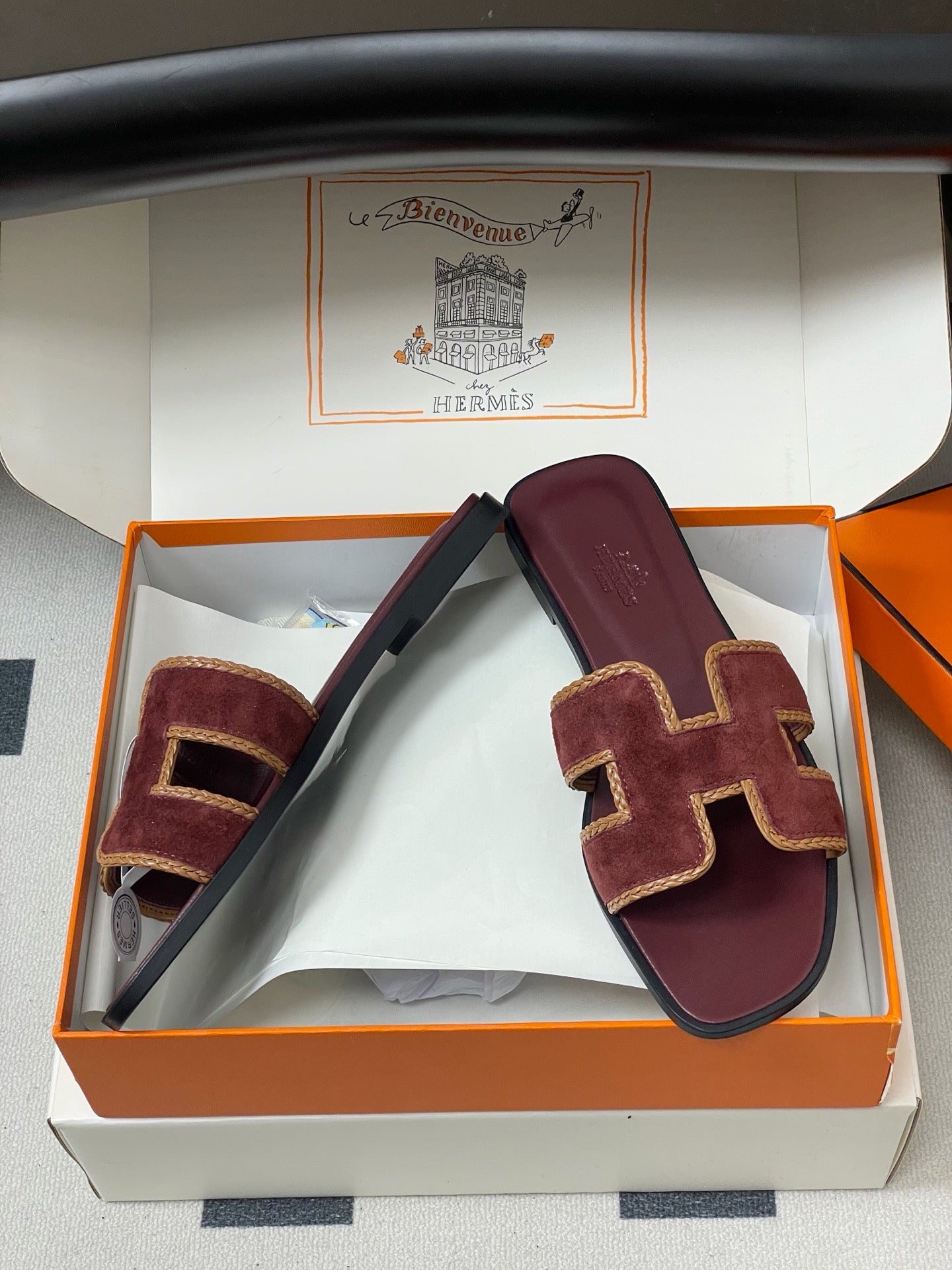 H oran famous brand sandal