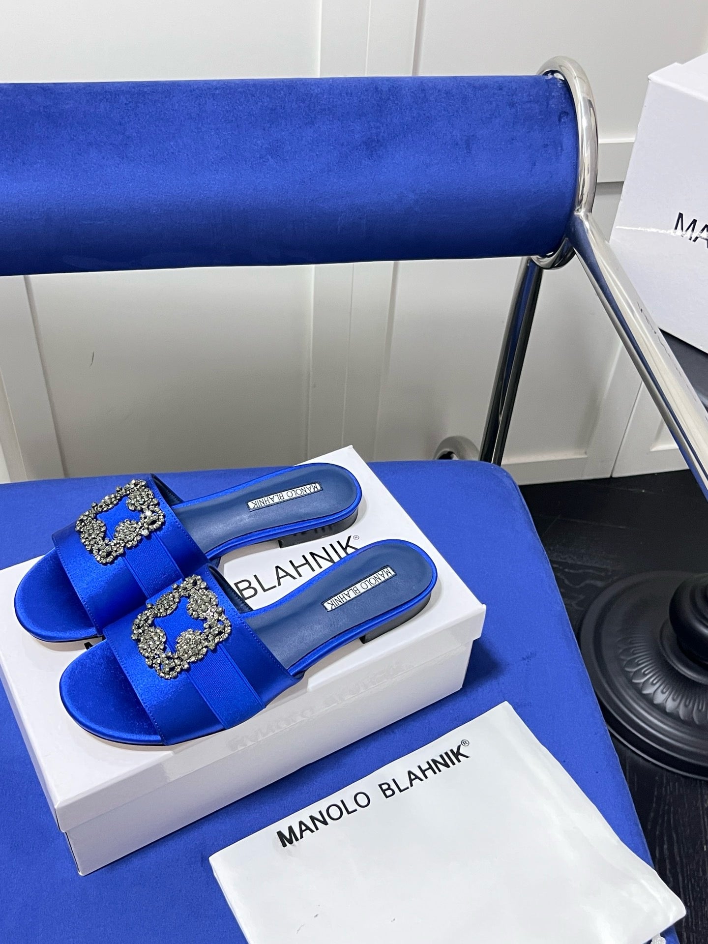 Famous brand slipper ( 5 colors)