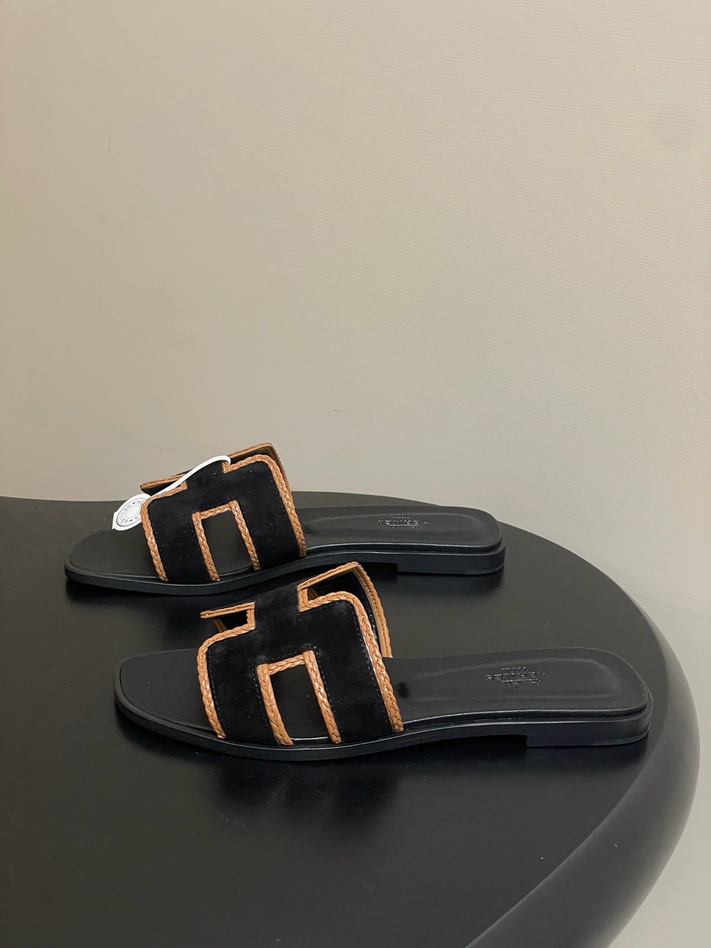 H oran famous brand sandal