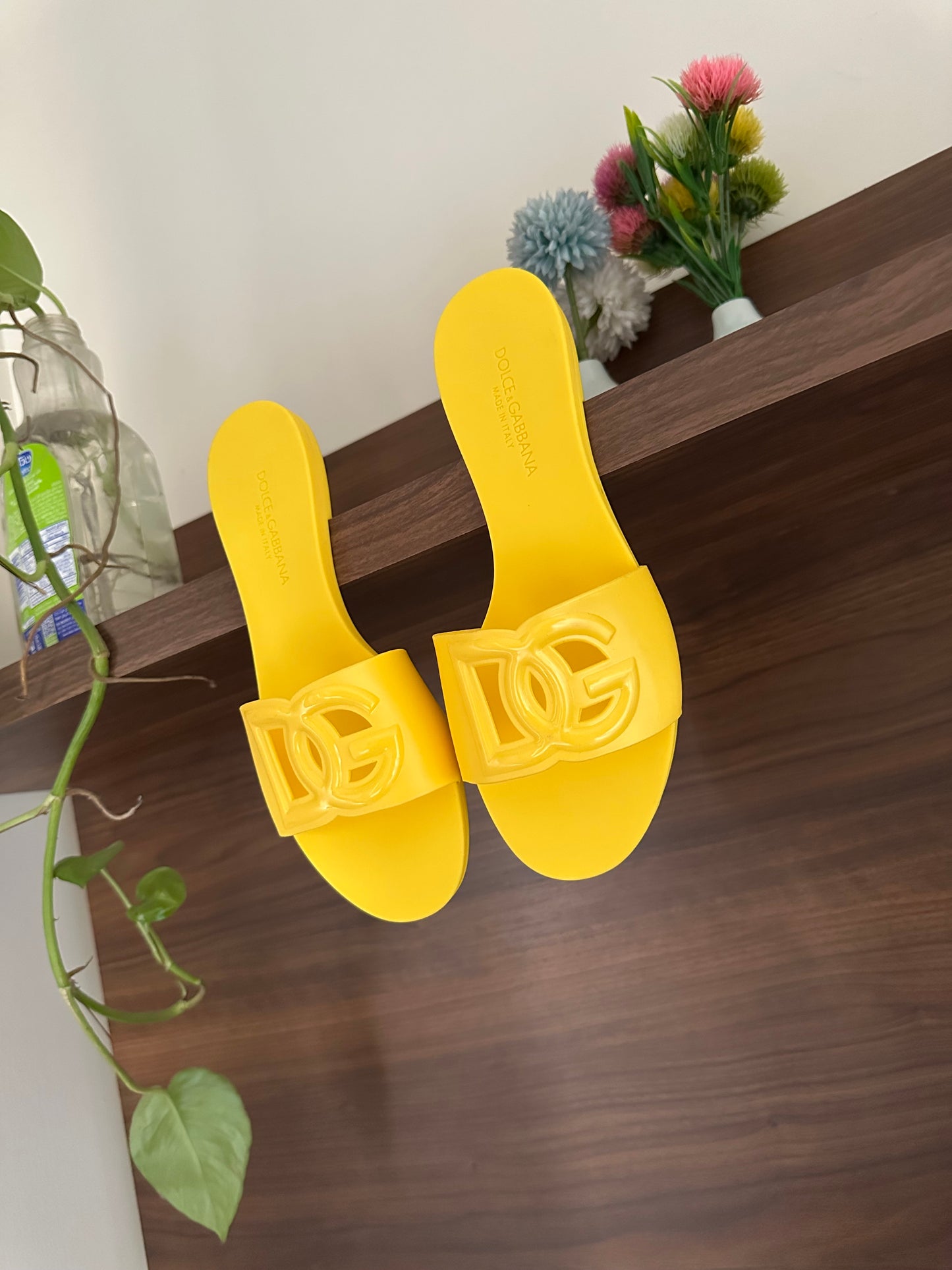 D&G yellow color slipper