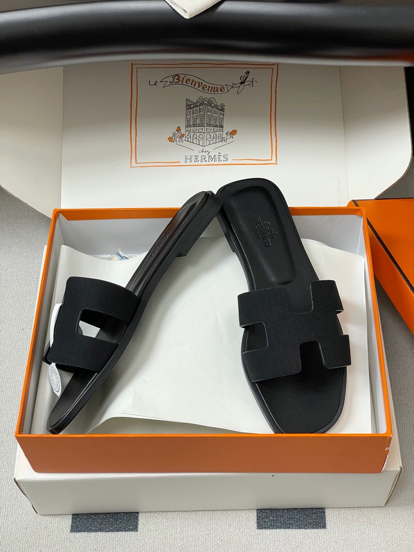 H oran famous brand sandal