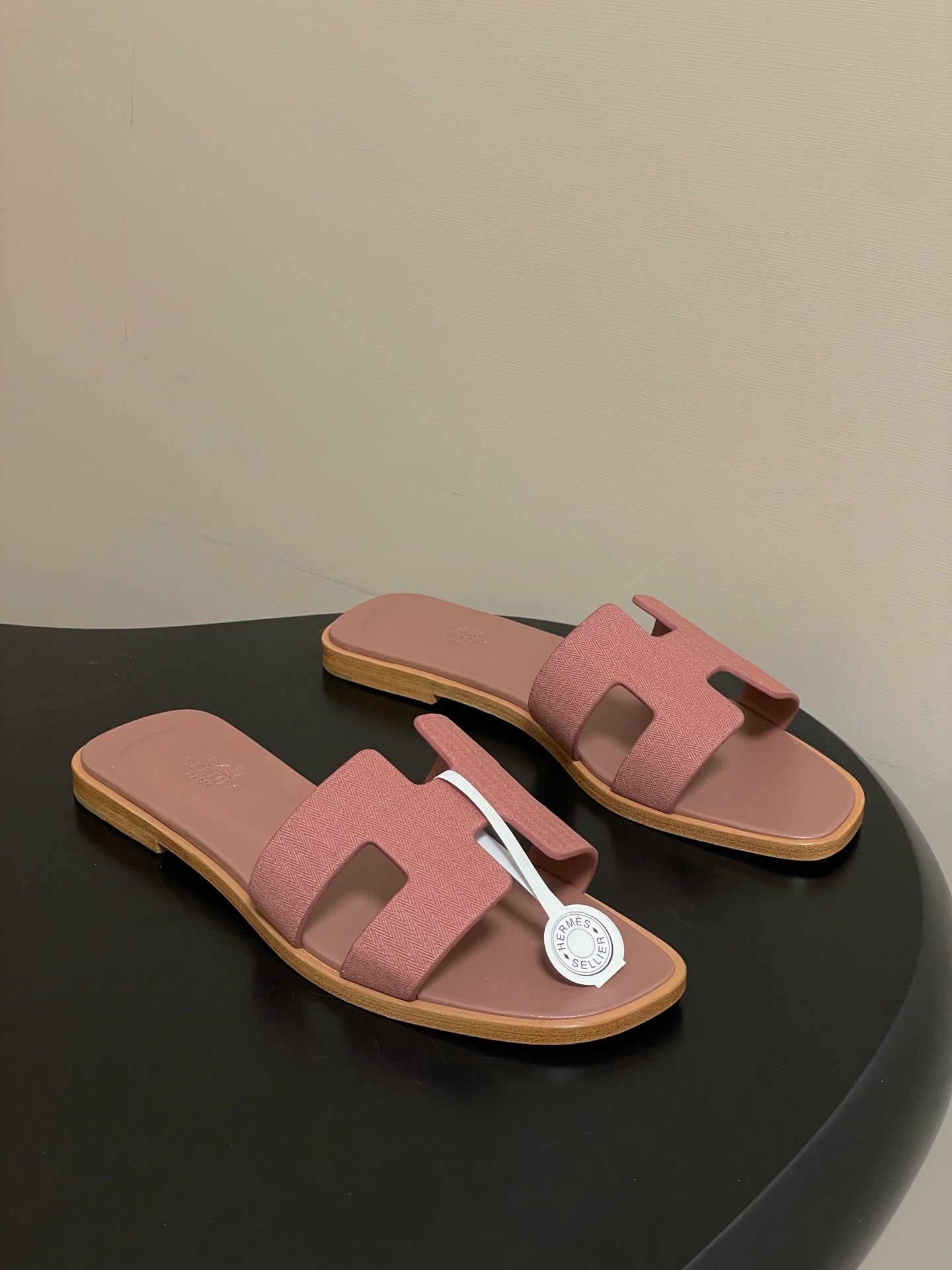 H oran famous brand sandal