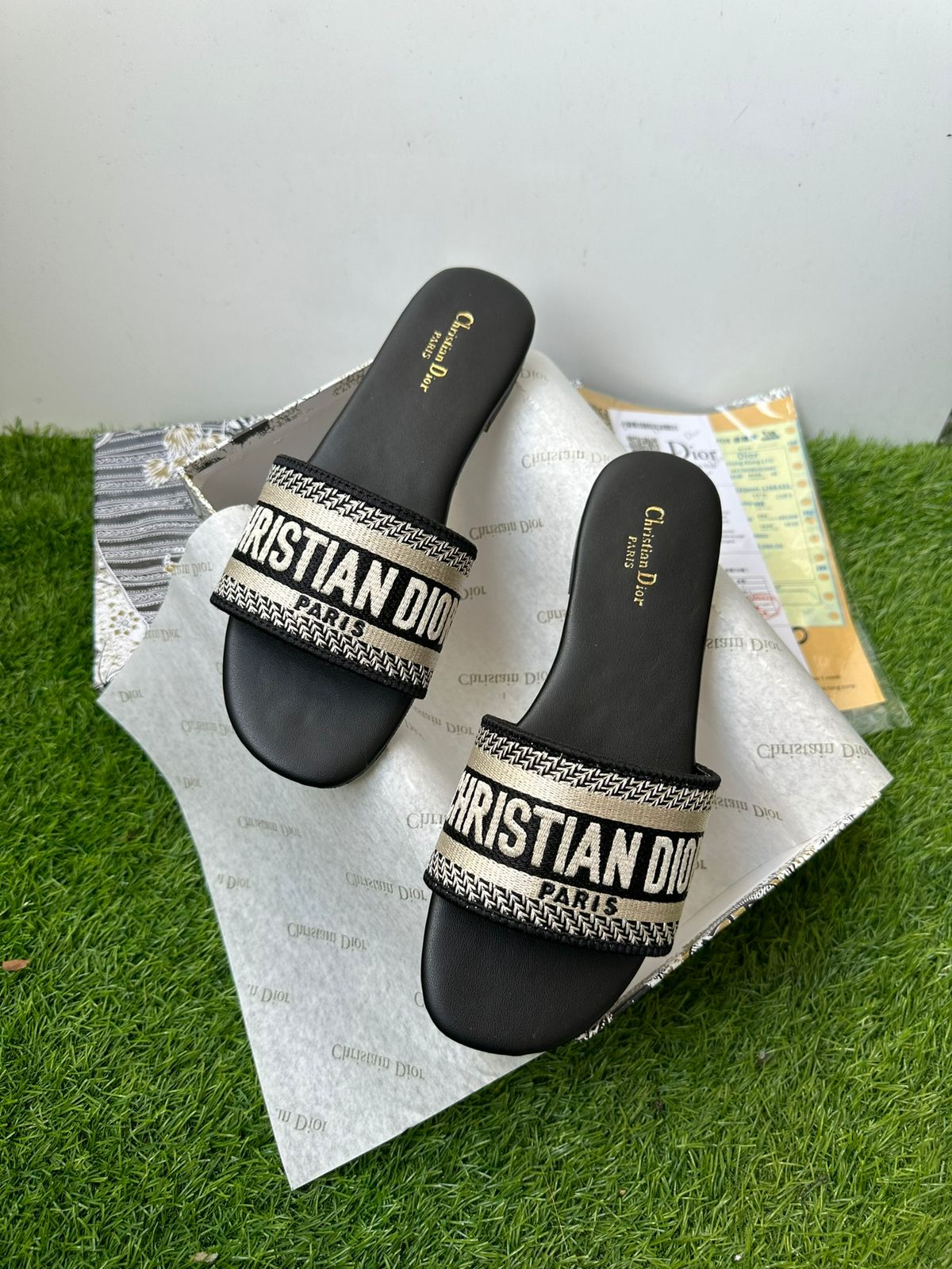 CD embroidery slide