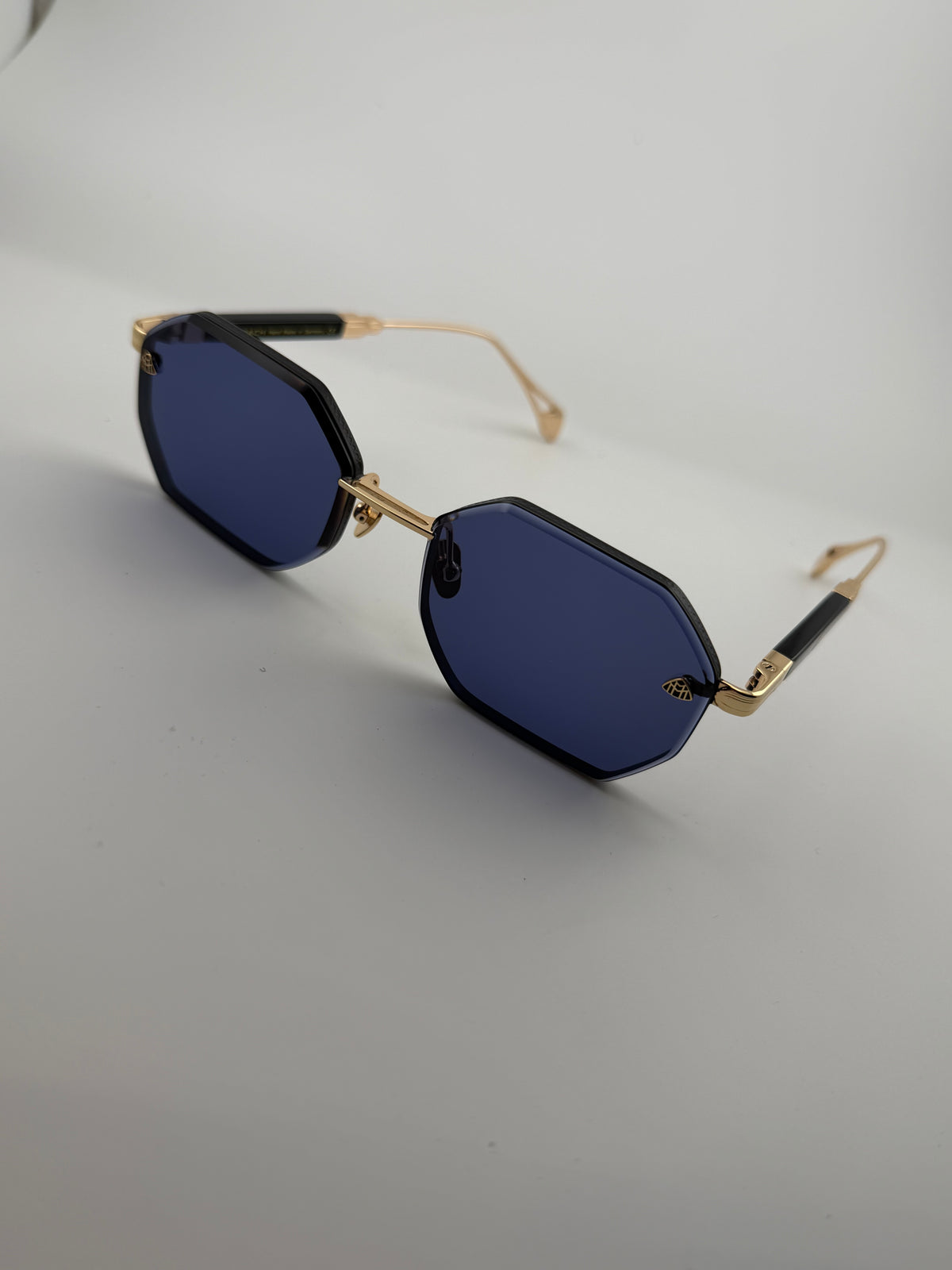 M famous brand sunglasses