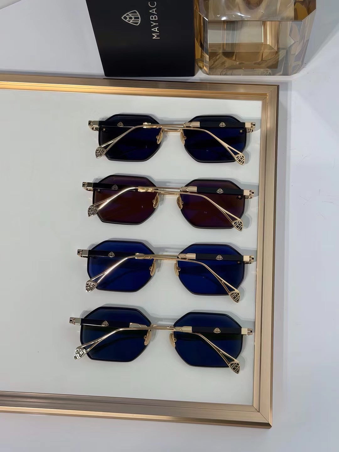 M famous brand sunglasses( 4 colors )
