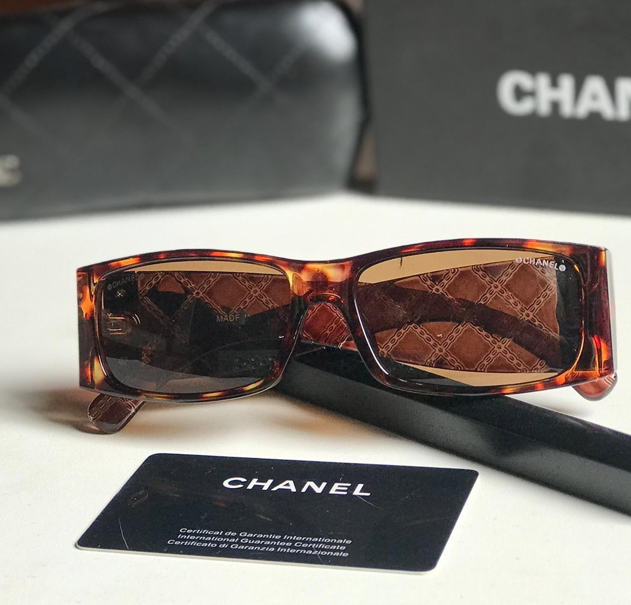 Famous brand sunglasses ( 2 colors )