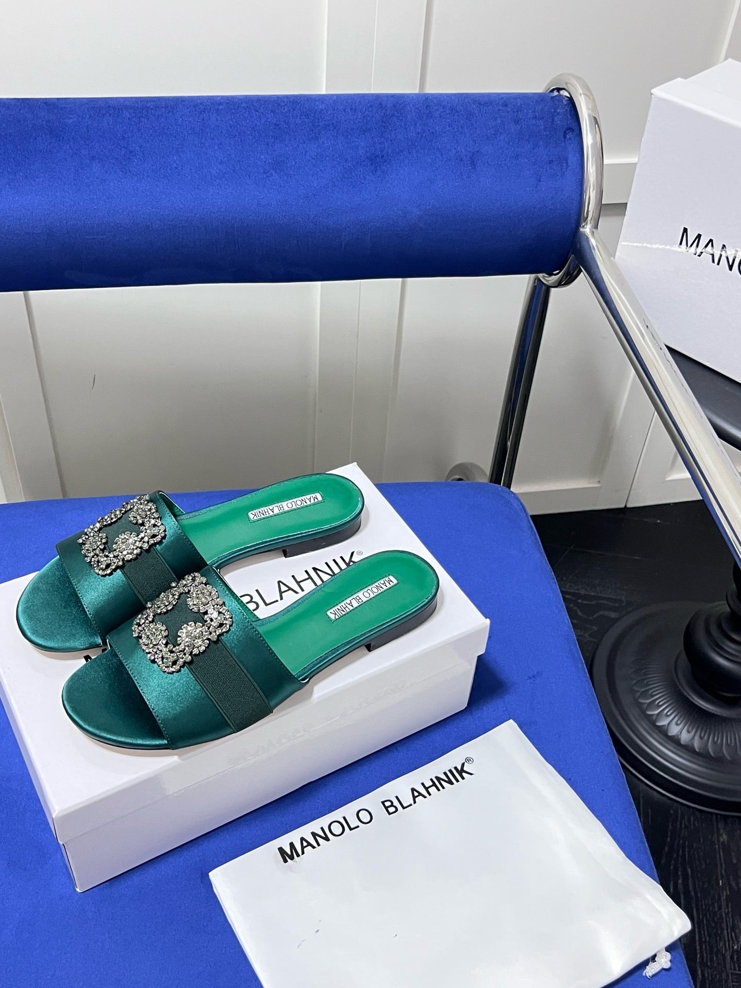 Famous brand slipper ( 5 colors)