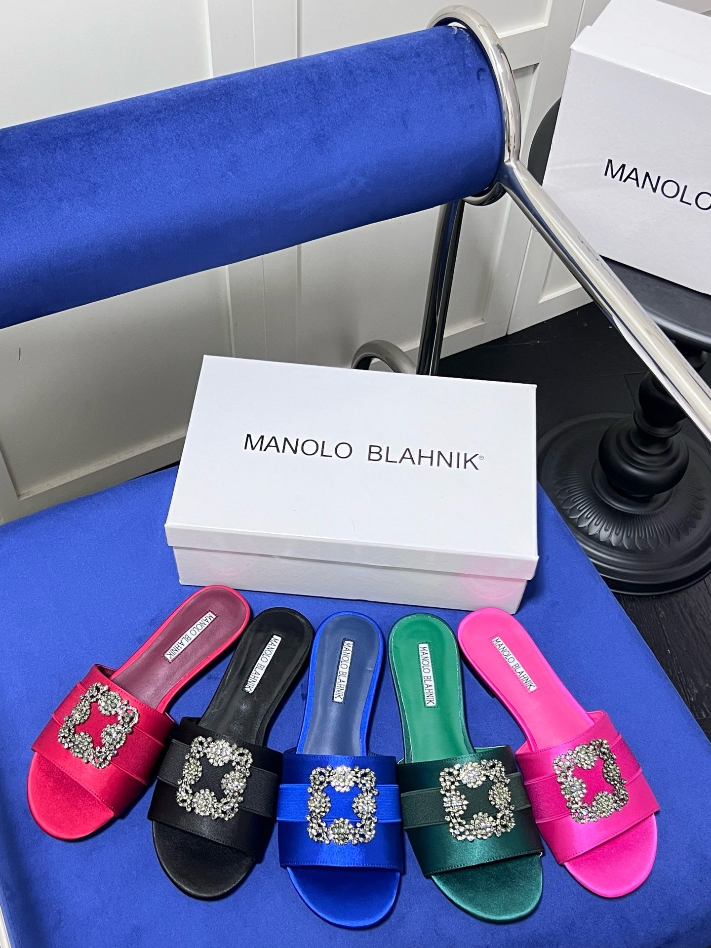 Famous brand slipper ( 5 colors)