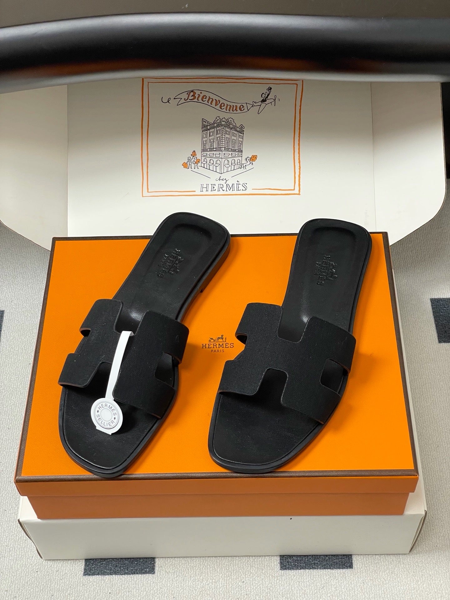 H oran famous brand sandal