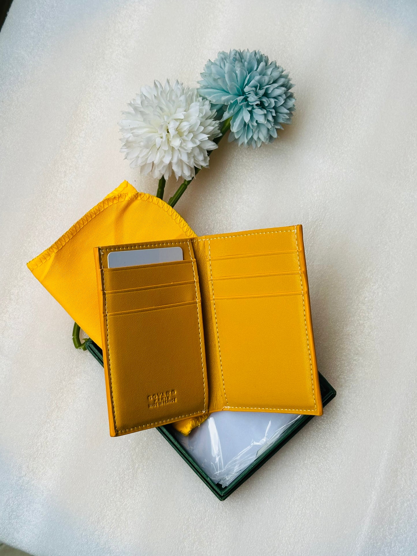 G famous brand wallet & cardholder