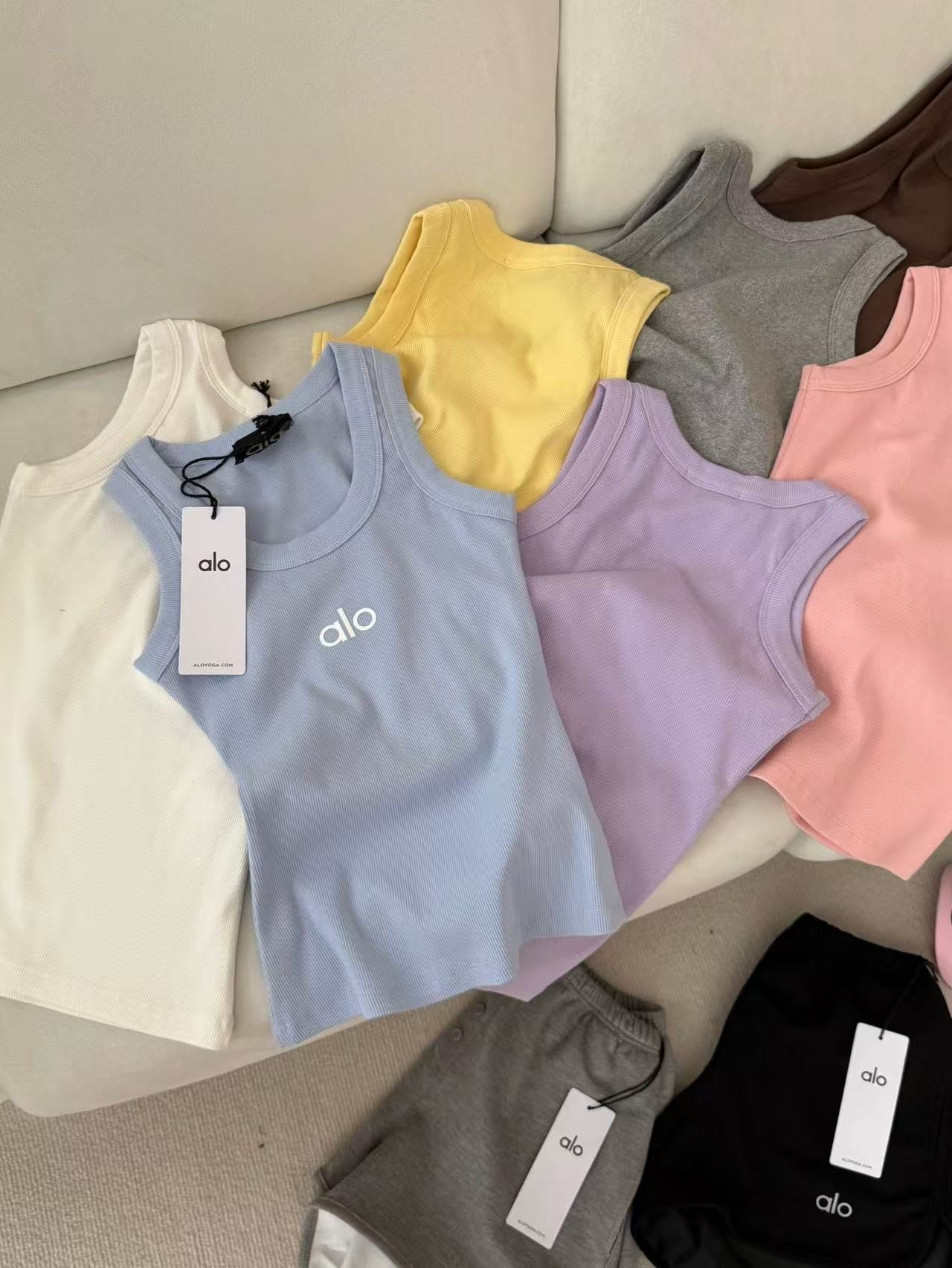 A L O famous brand tank tops ( 8 colors )