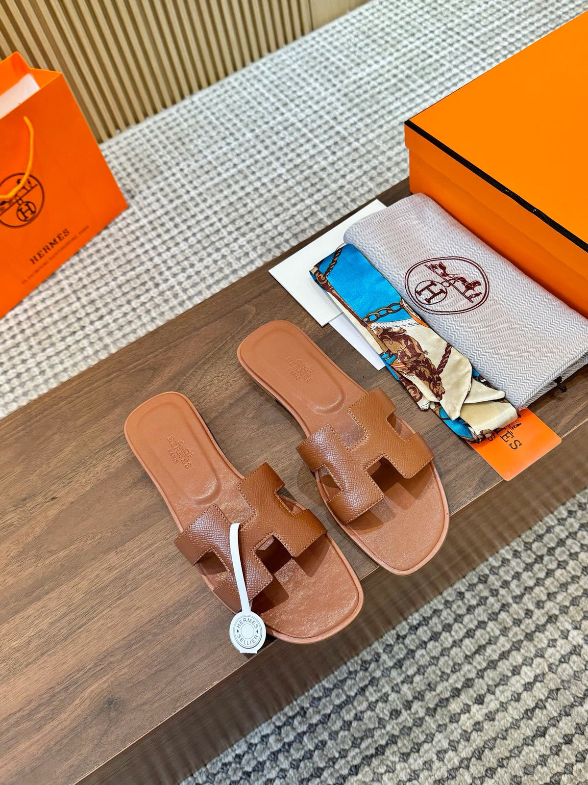 H oran famous brand sandal