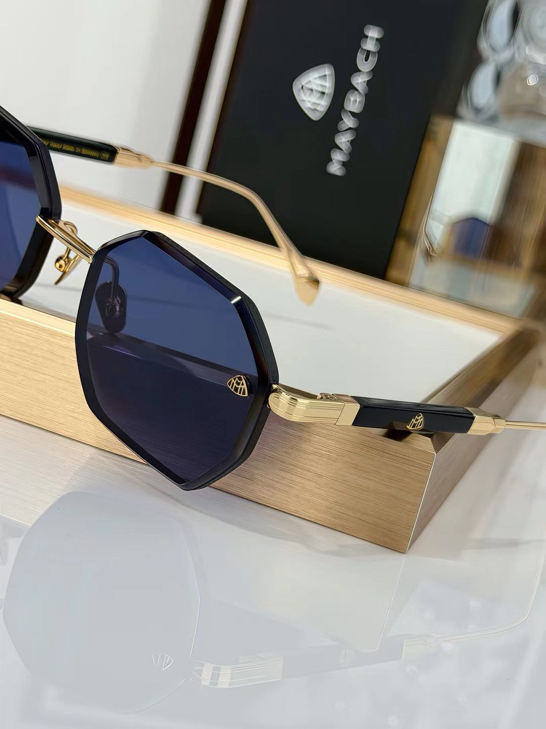 M famous brand sunglasses( 4 colors )