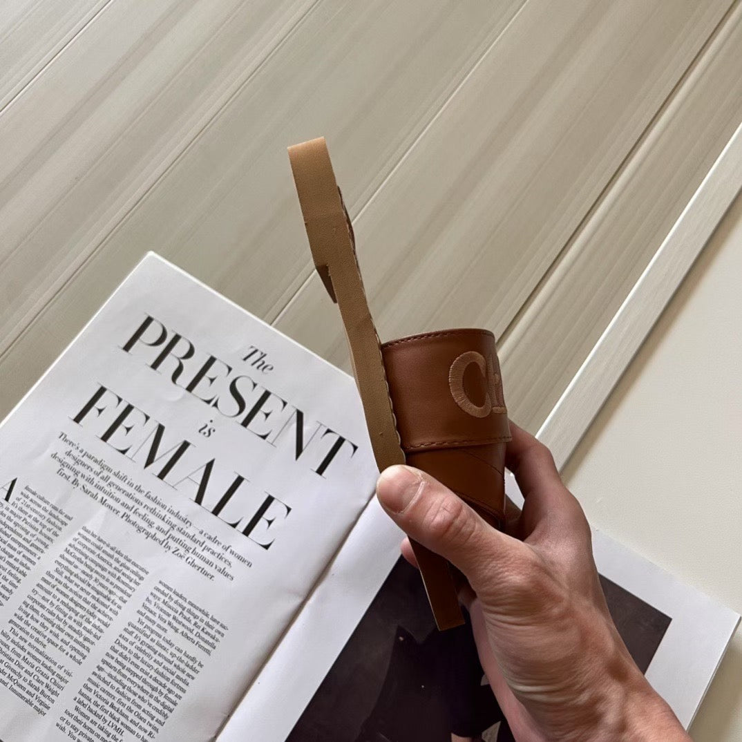 Famous brand slipper ( Pre order )