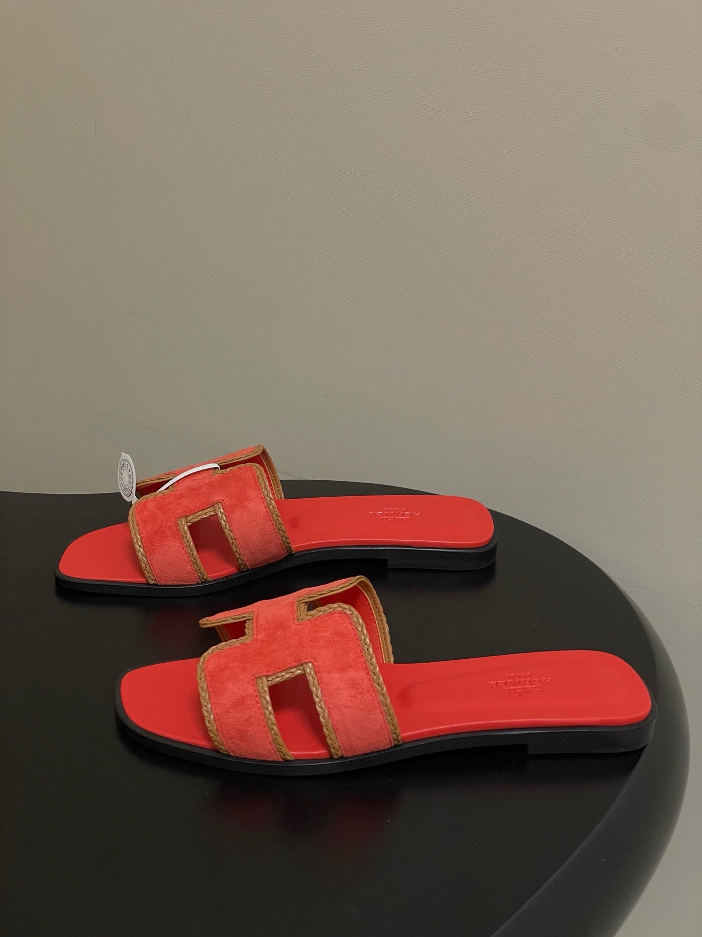 H oran famous brand sandal