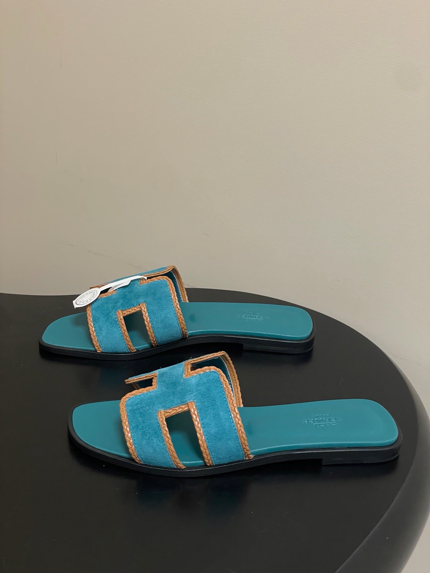 H oran famous brand sandal