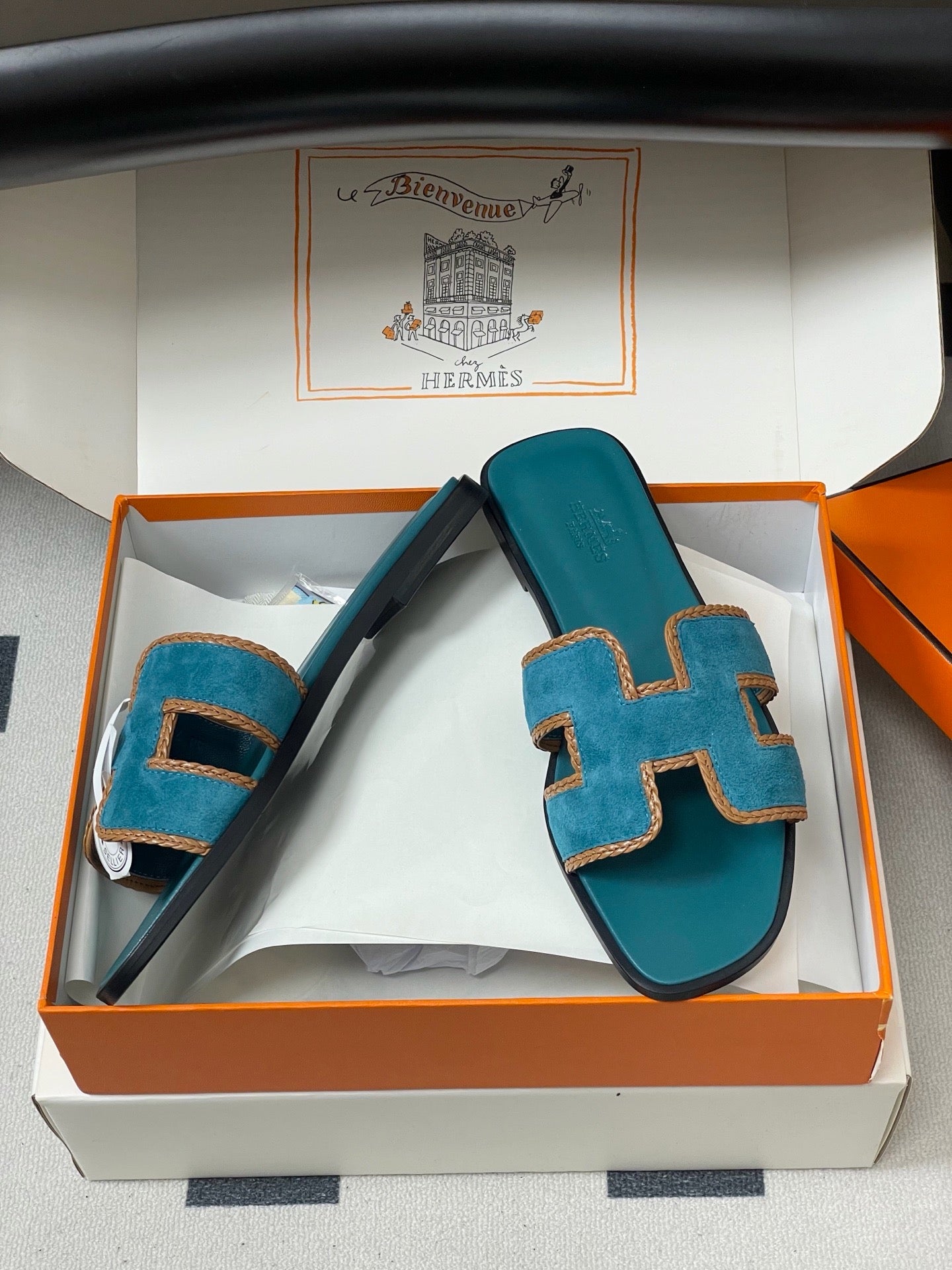 H oran famous brand sandal