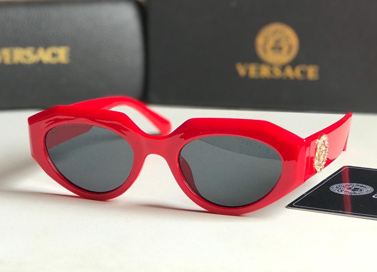 Famous brand sunglasses ( 4 shades )