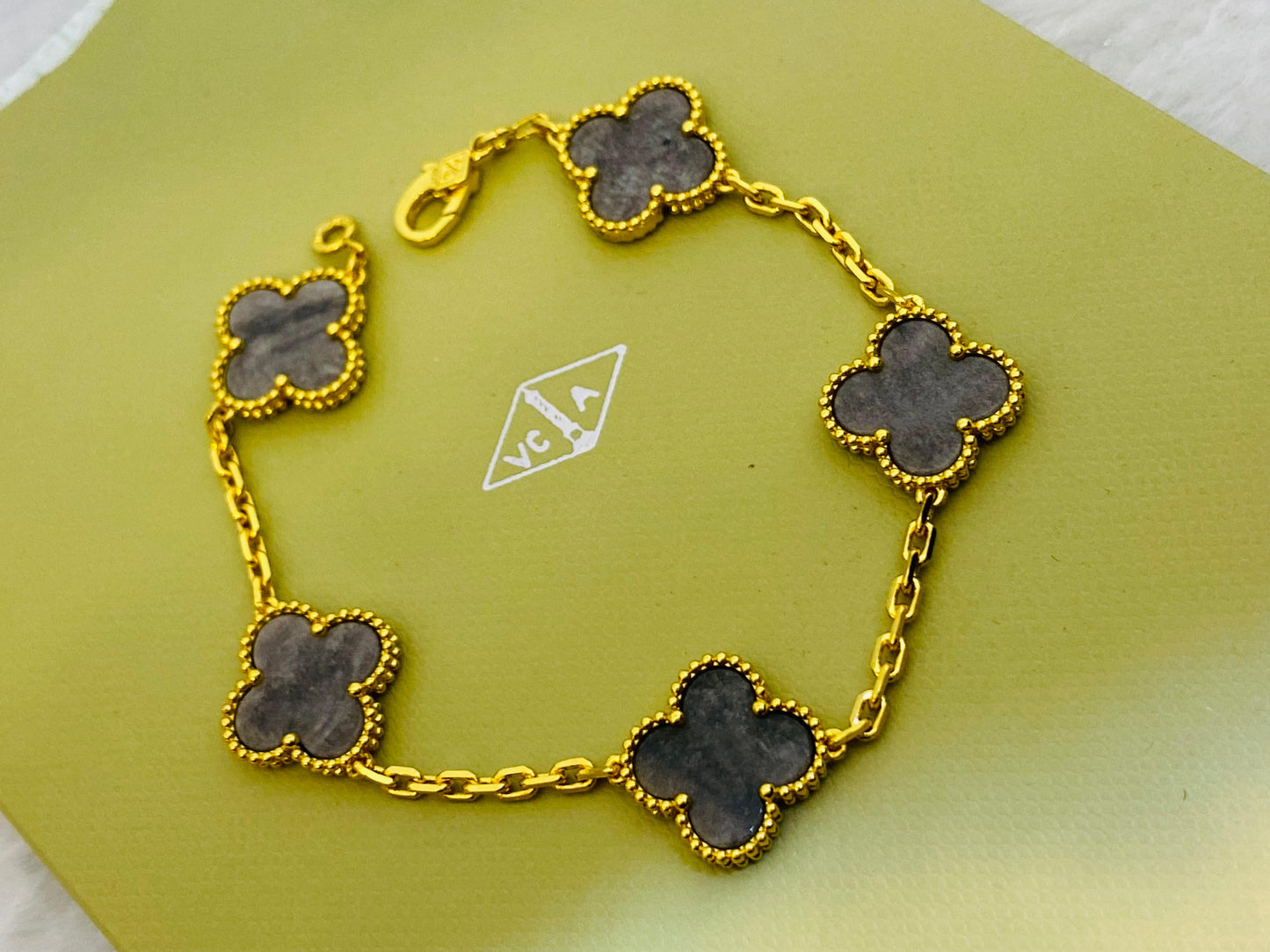 Bracelet famous brand ( 10 colors )