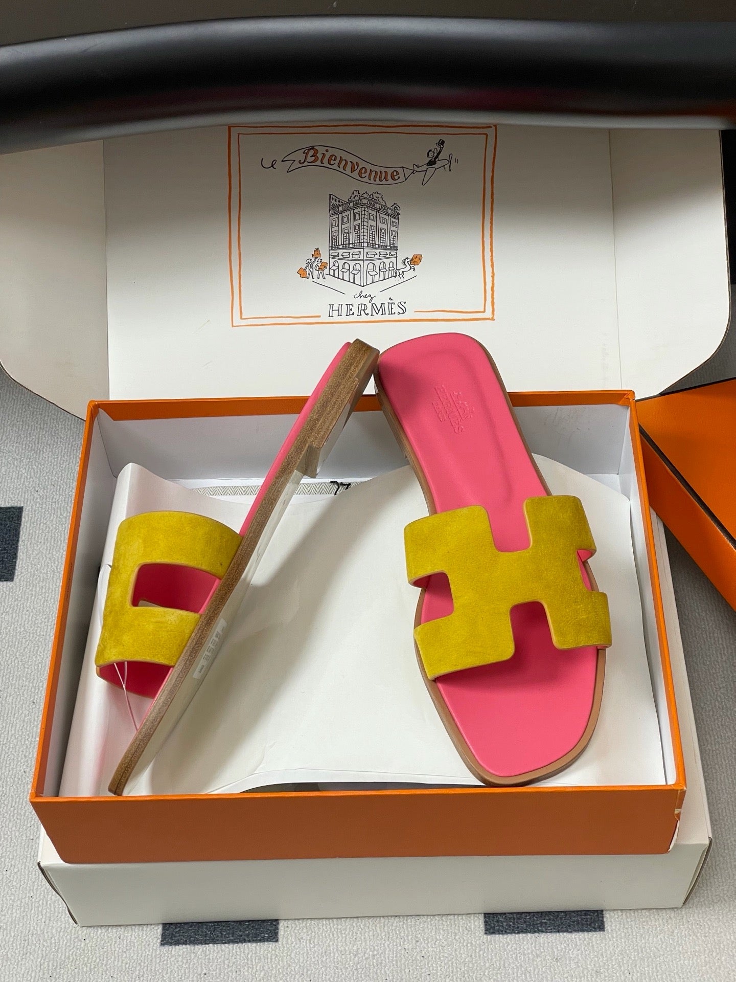 H oran famous brand sandal