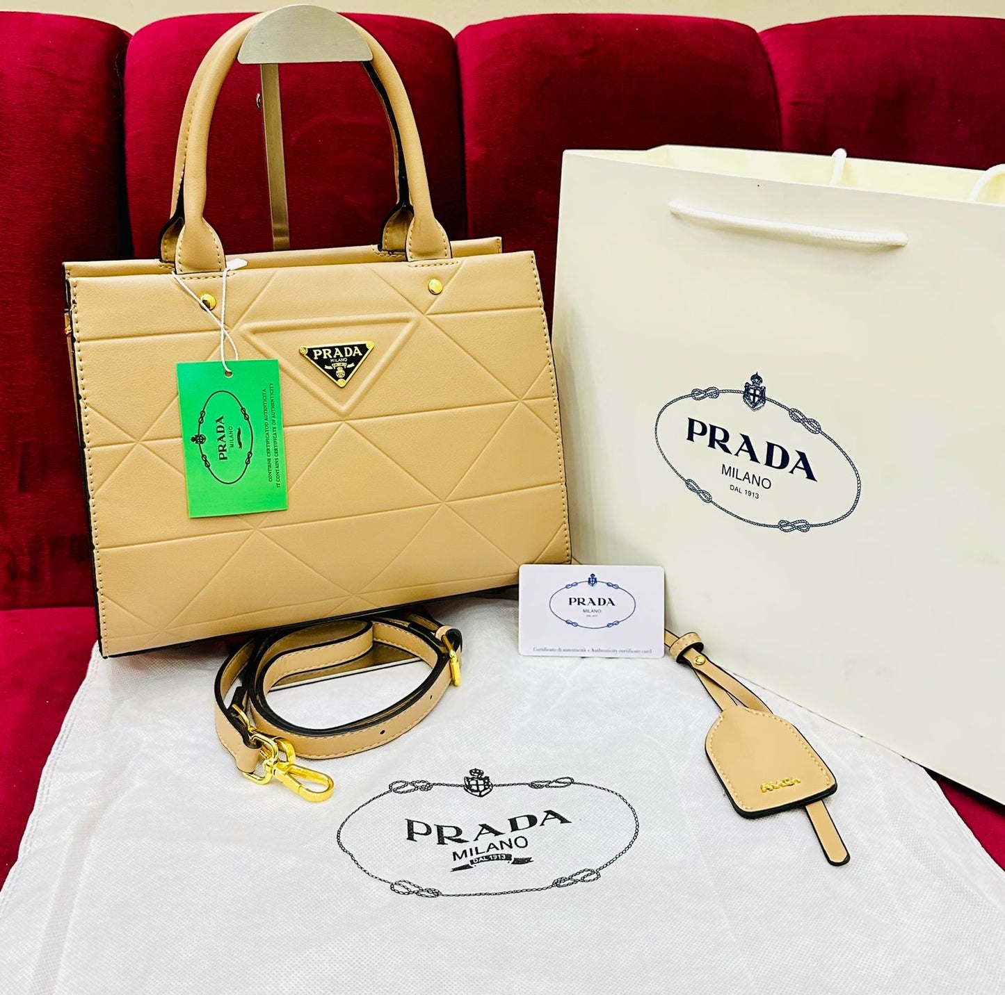 Famous brand bag ( 3 colors )