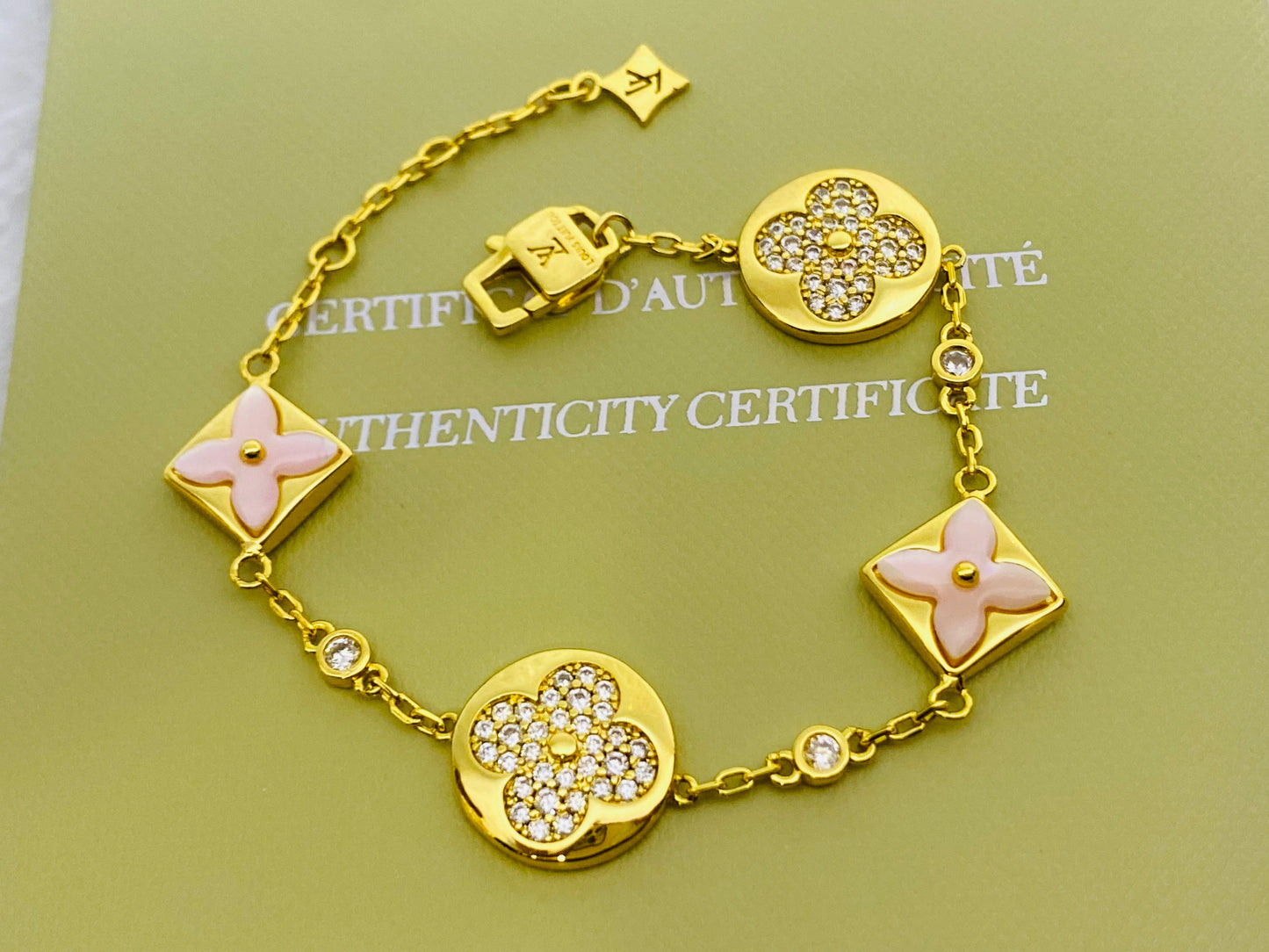 Bracelet famous brand ( 10 colors )