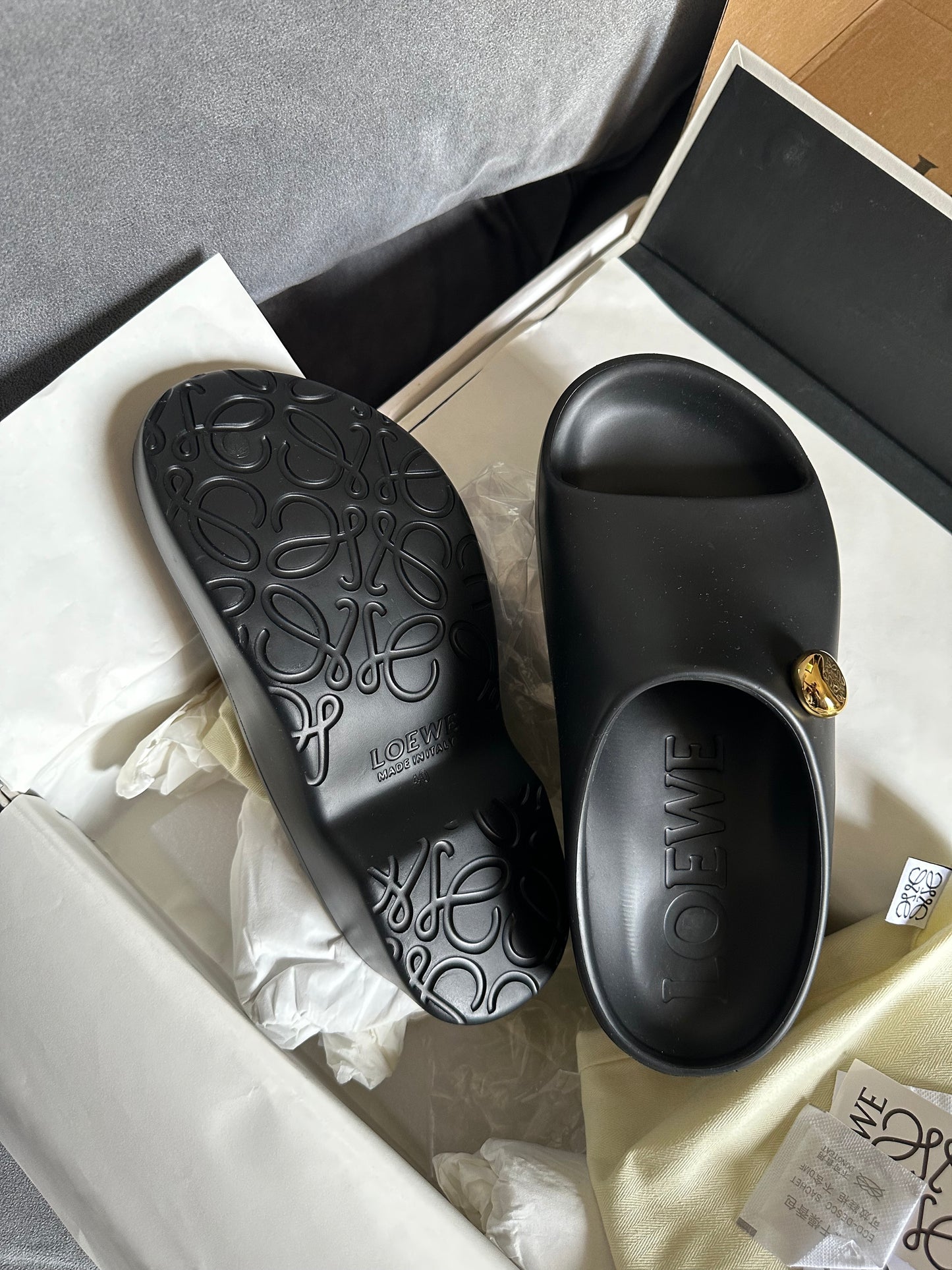 Loewe foam slide ( pre order )