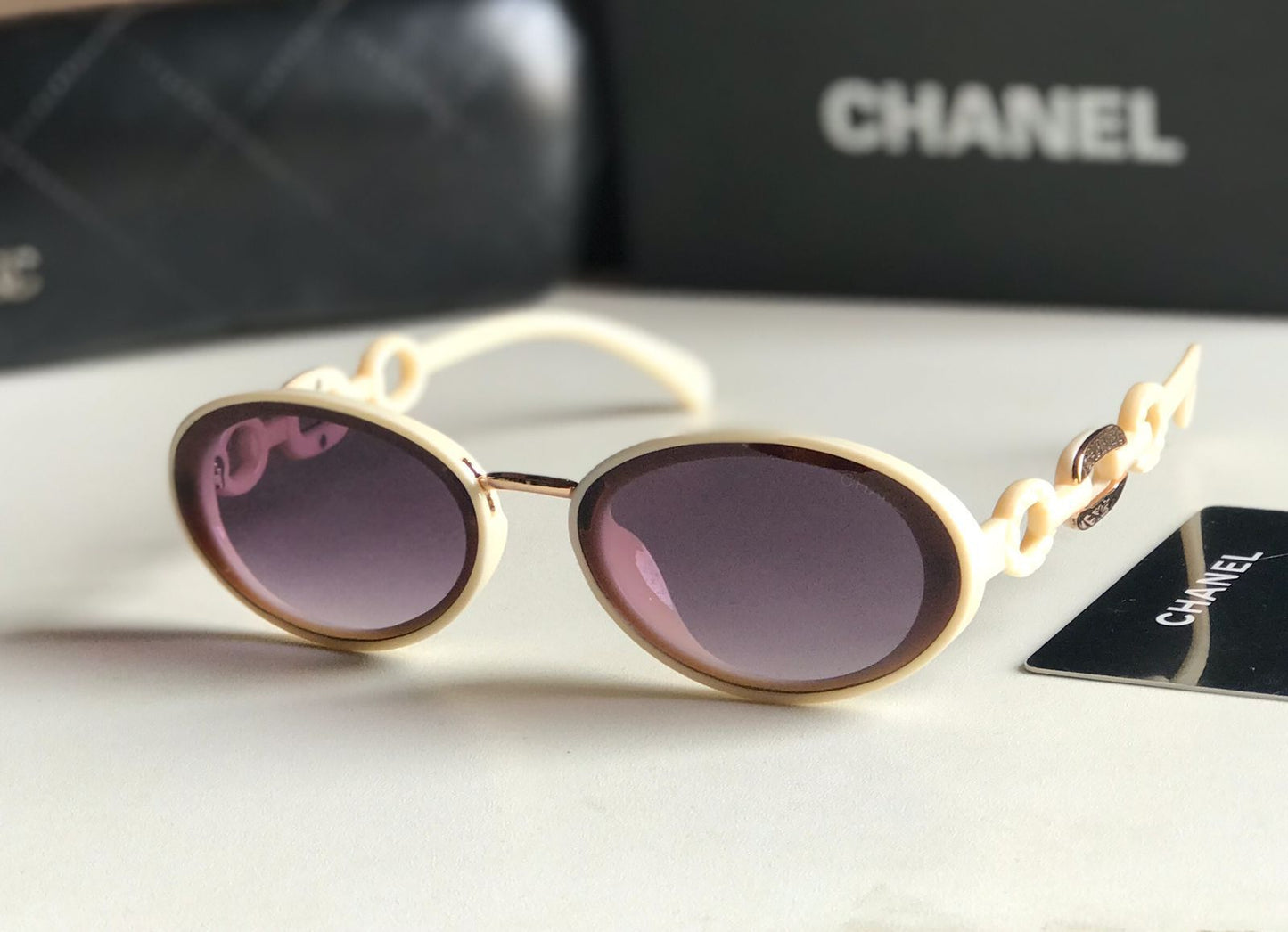 Famous brand sunglasses ( 2 shades )