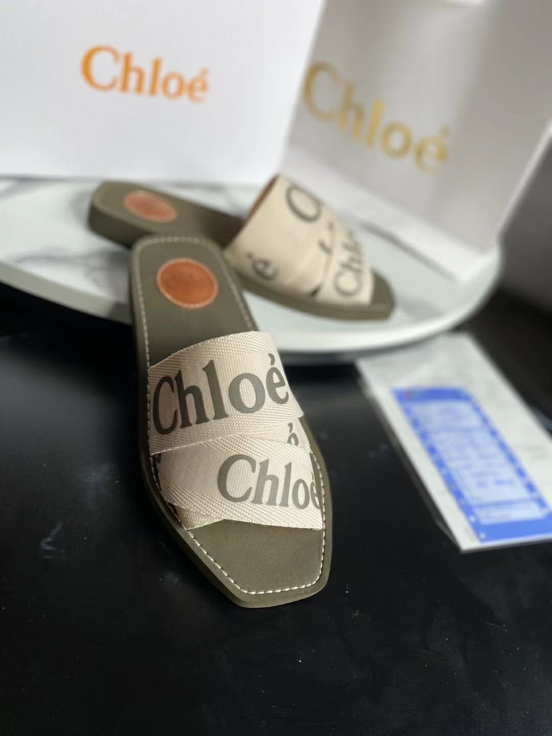 Famous brand slipper ( Pre order )