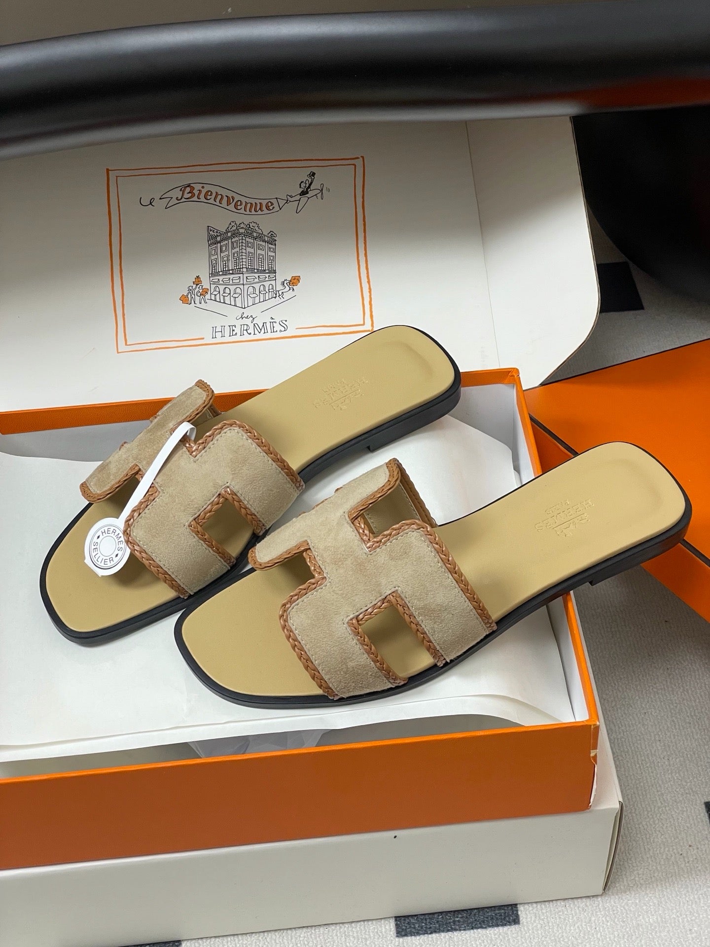 H oran famous brand sandal