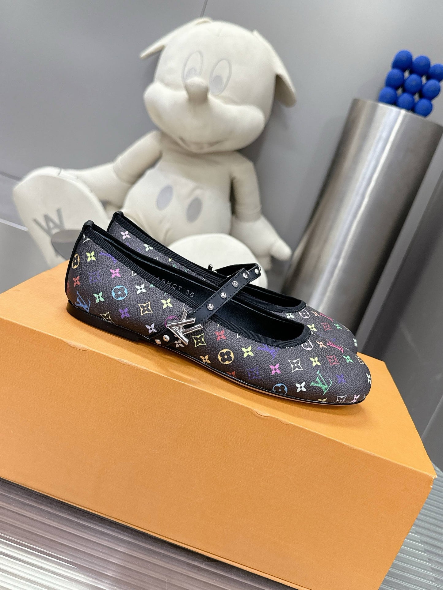 LV shoes ( Pre order )