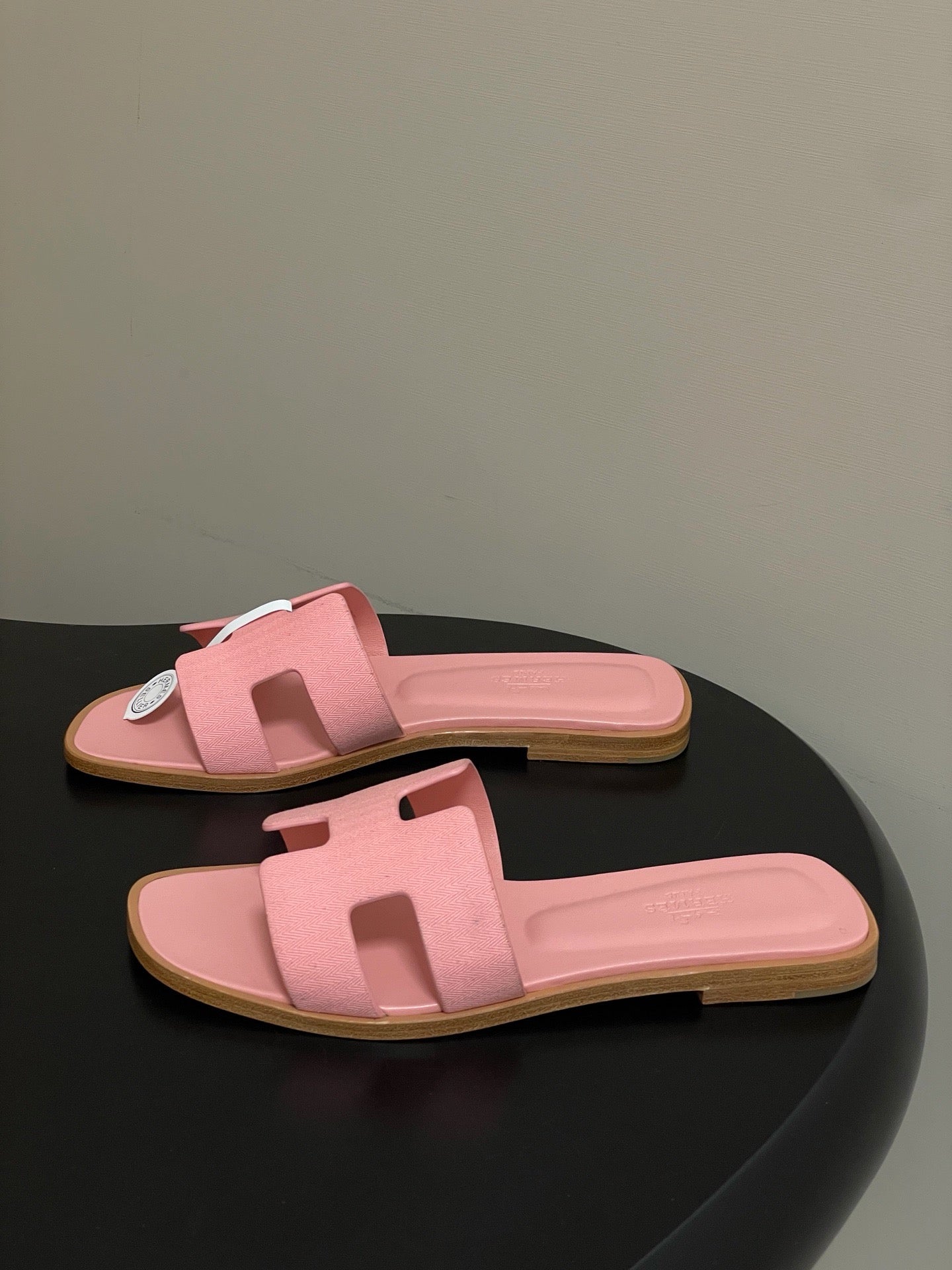 H oran famous brand sandal