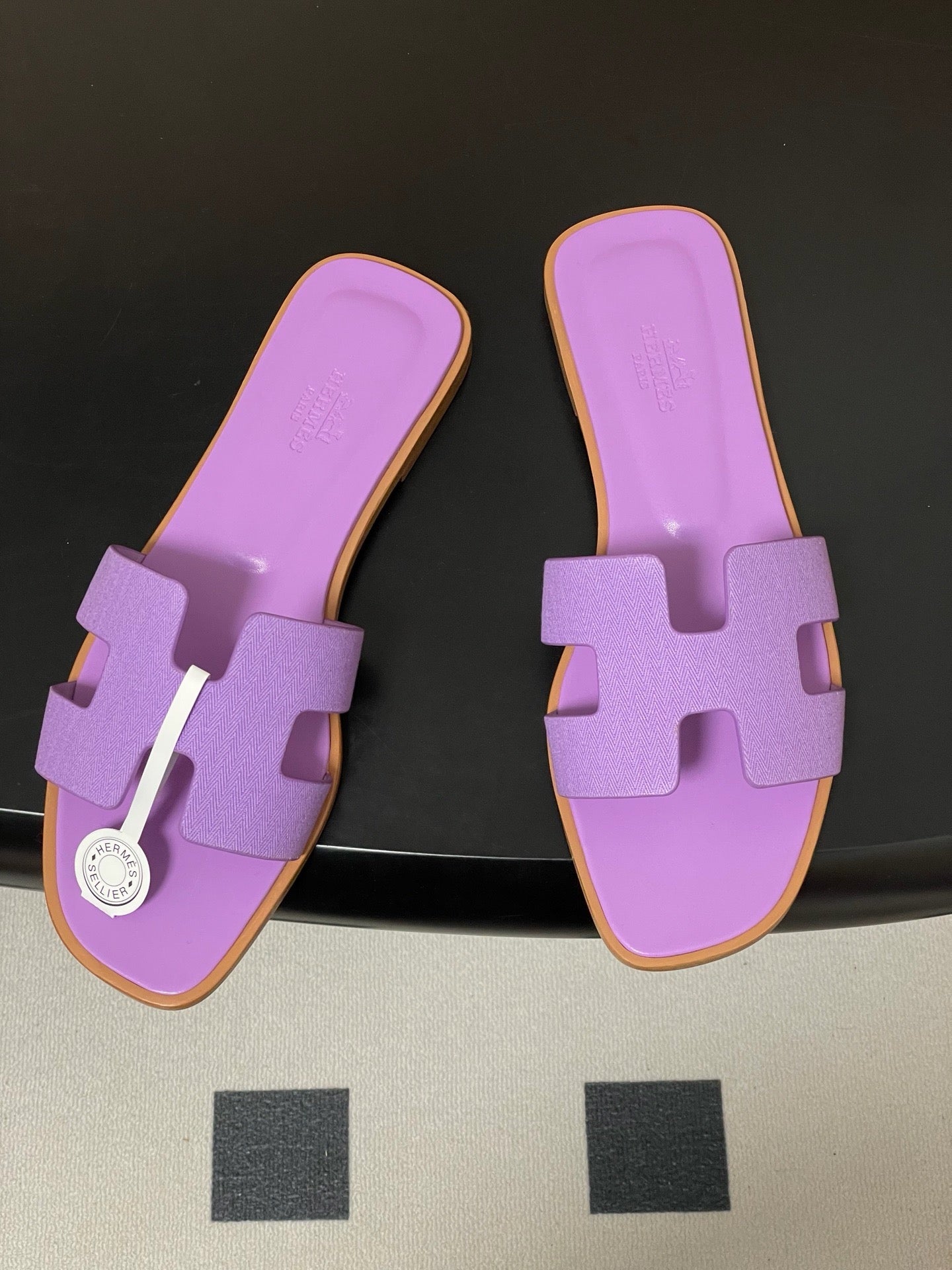 H oran famous brand sandal