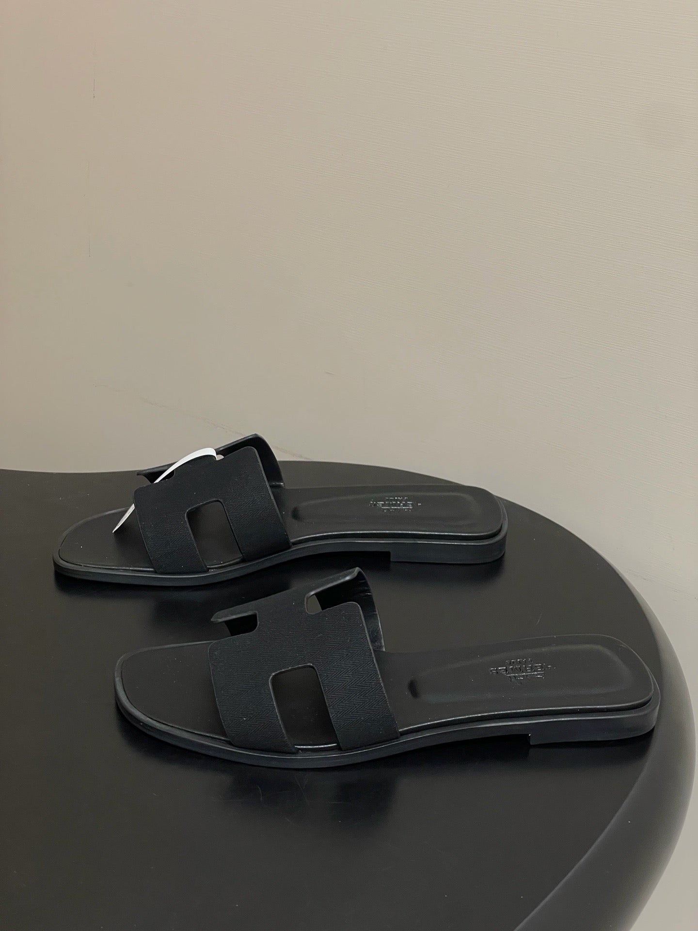 H oran famous brand sandal