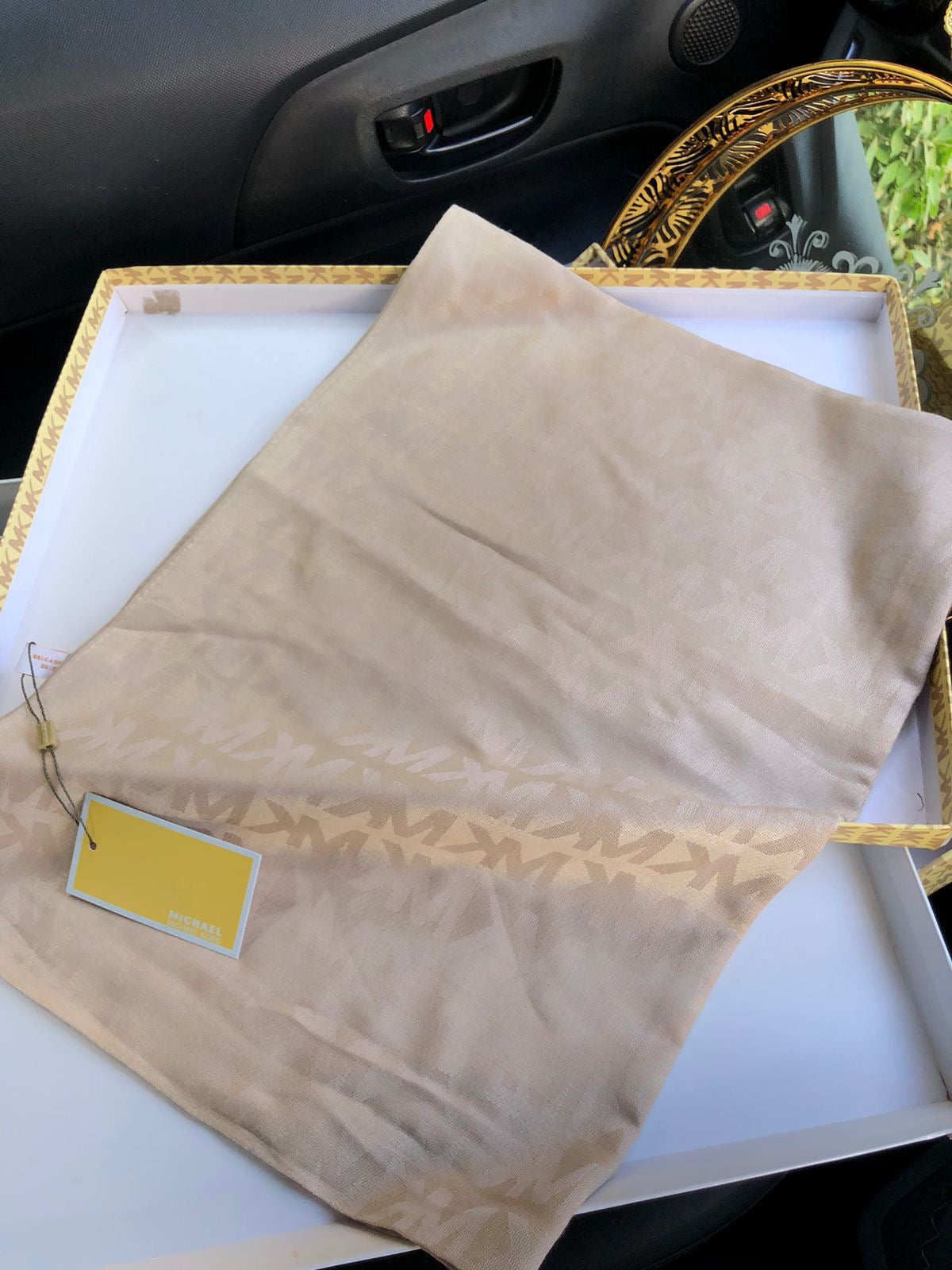 M K famous brand scarves/shawls ( 10 colors )