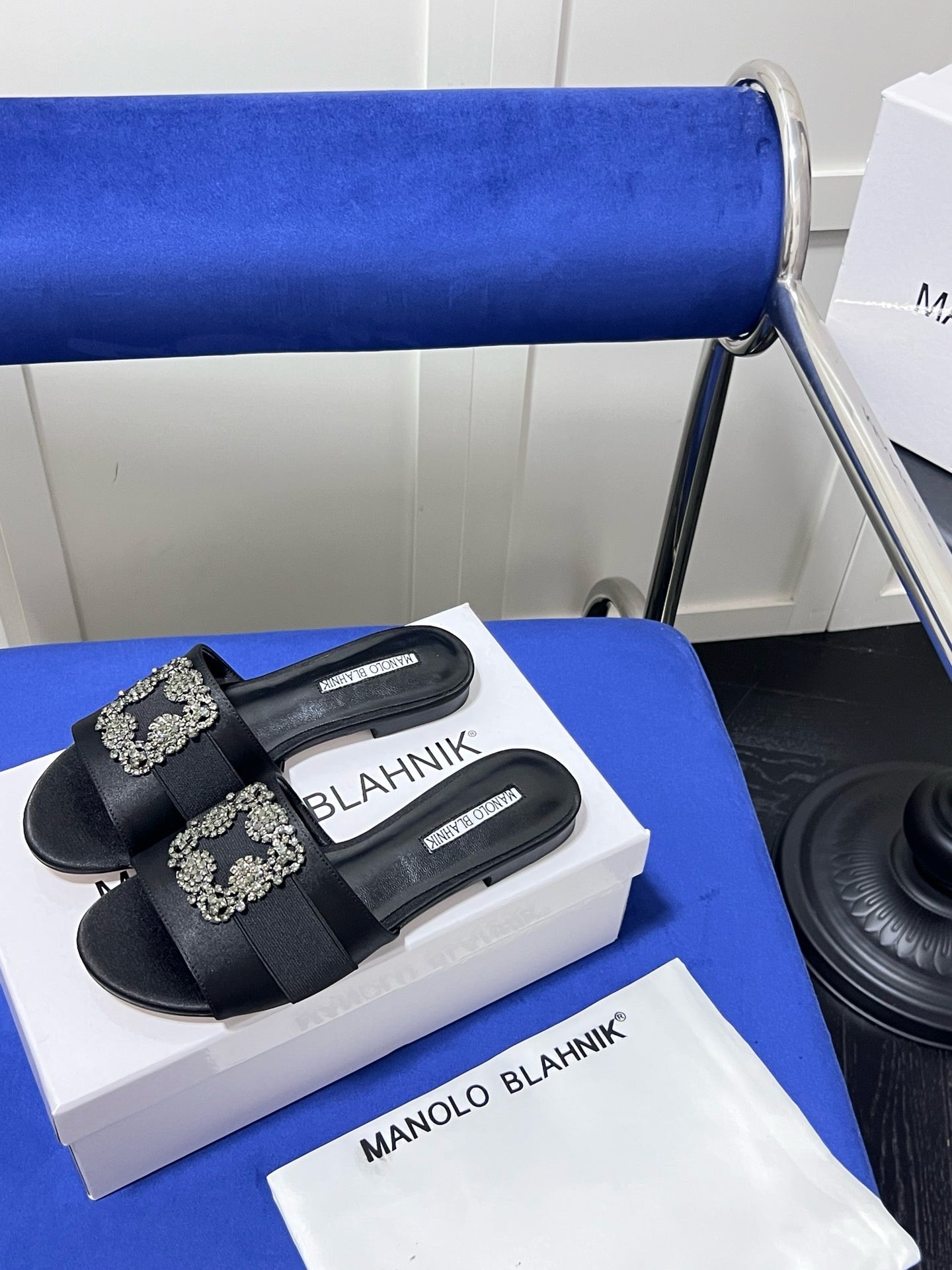 Famous brand slipper ( 5 colors)