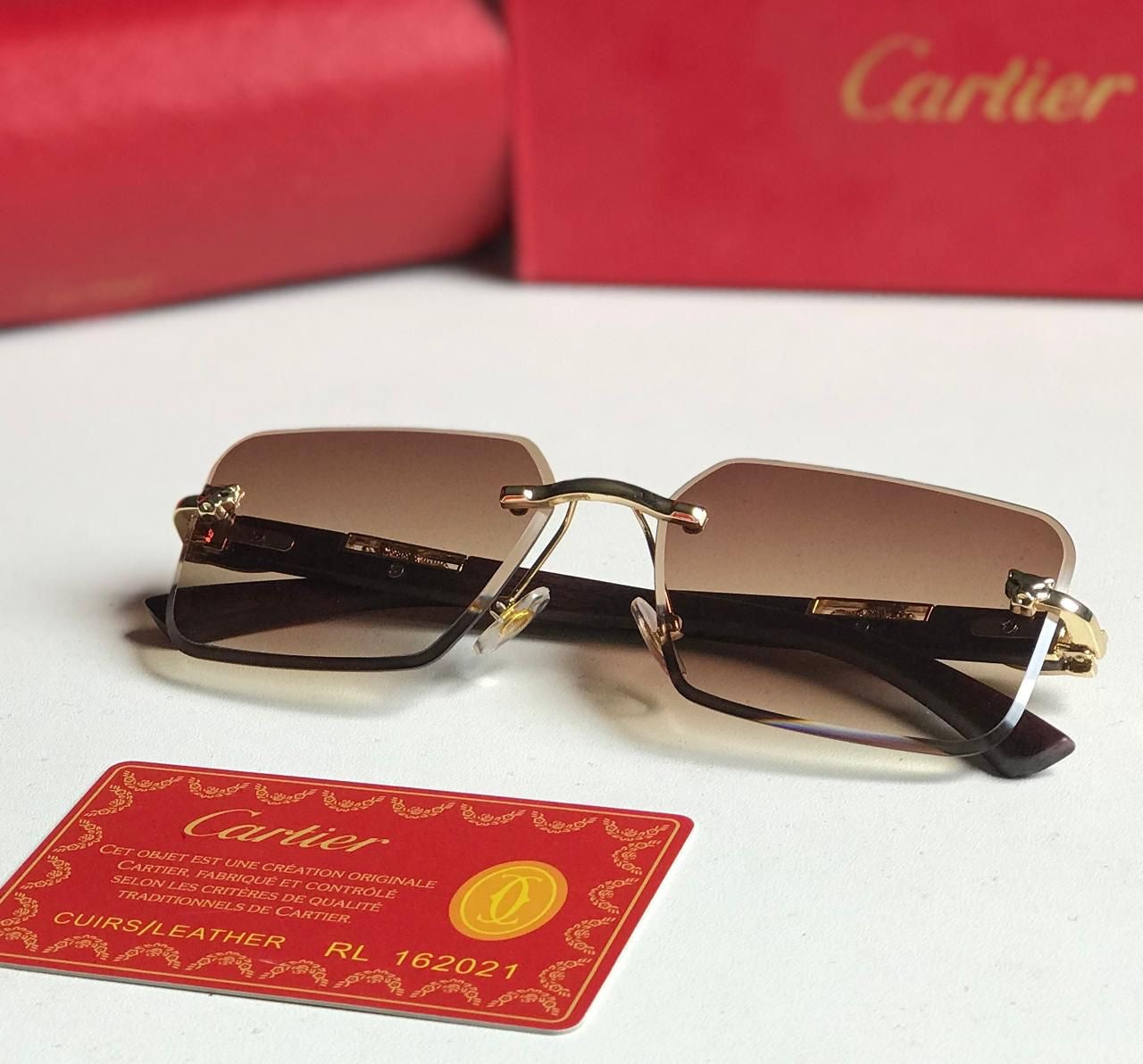 Famous brand sunglasses ( 2 colors )