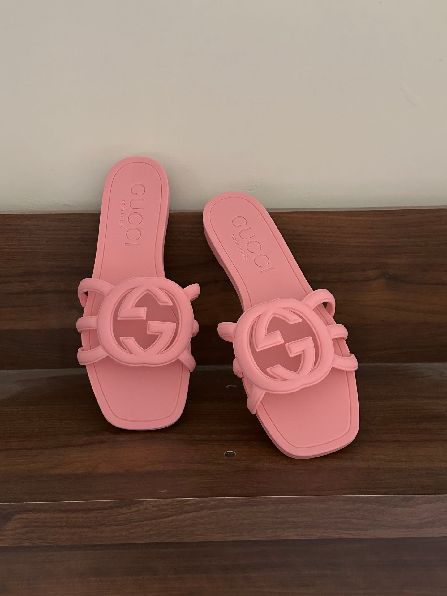 Gucci slides pink