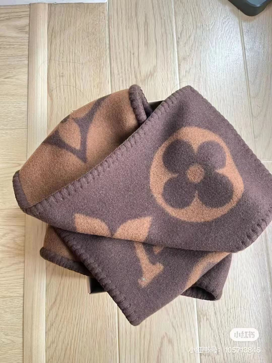 LV scarf/muffler