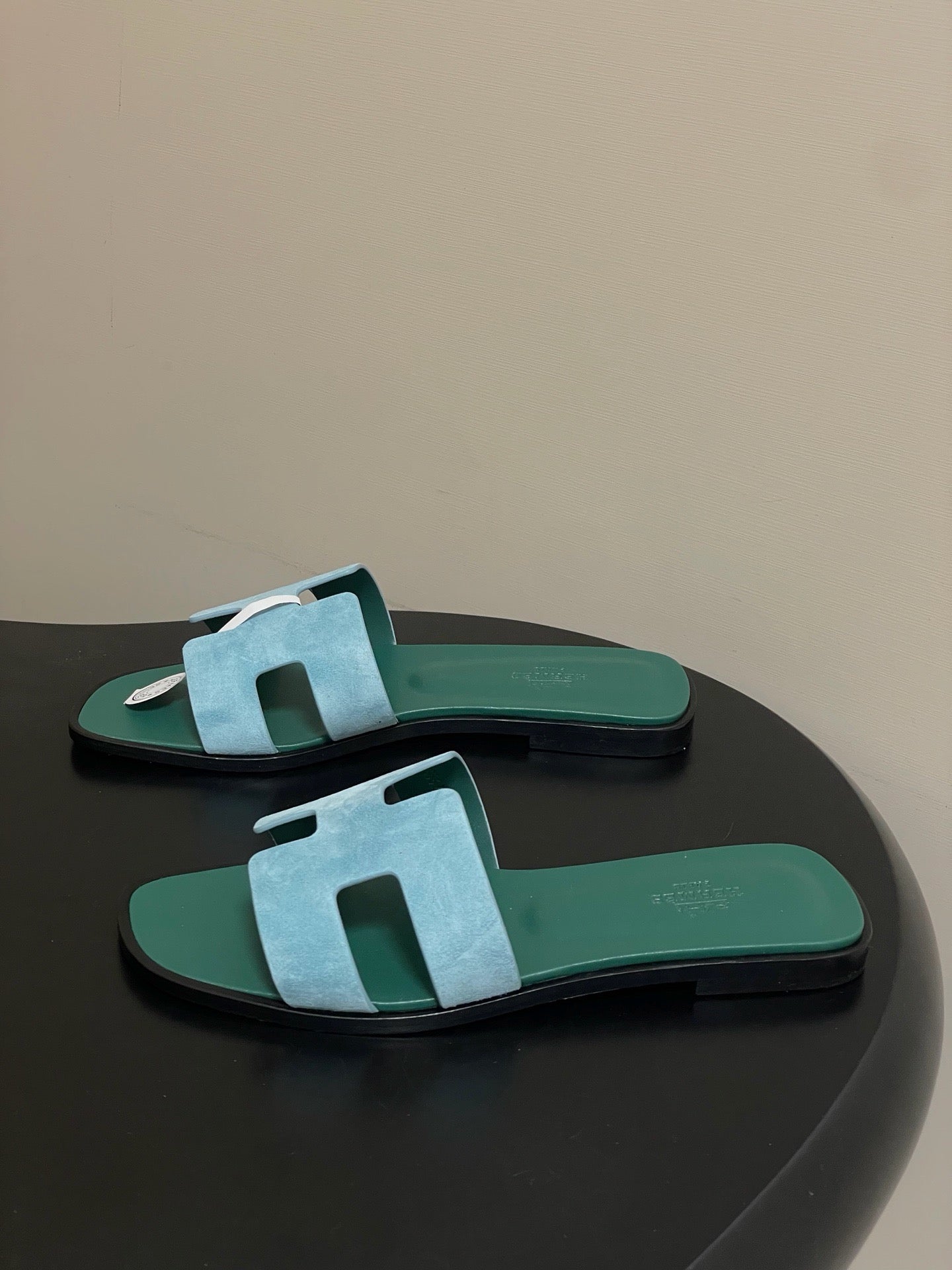 H oran famous brand sandal